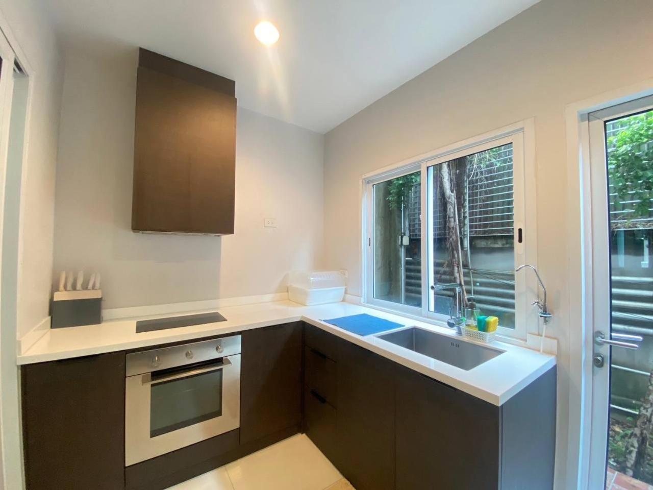 3 Bedroom Spacious In Downtown Near Mrt Bts Asok Station Holiday home *