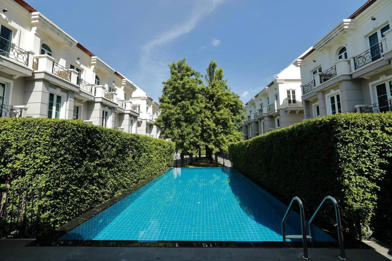 3 Bedroom Spacious In Downtown Near Mrt Bts Asok Station Holiday home
