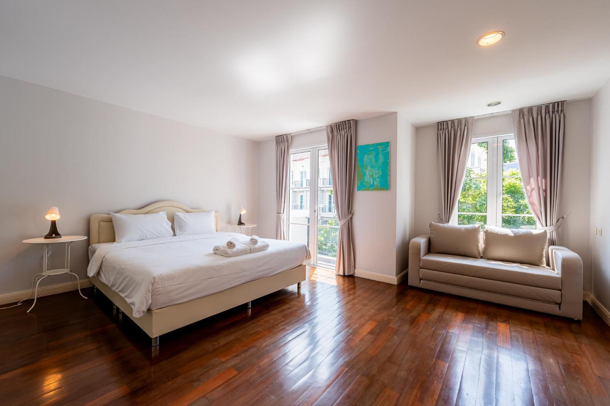 3 Bedroom Spacious In Downtown Near Mrt Bts Asok Station * Bangkok