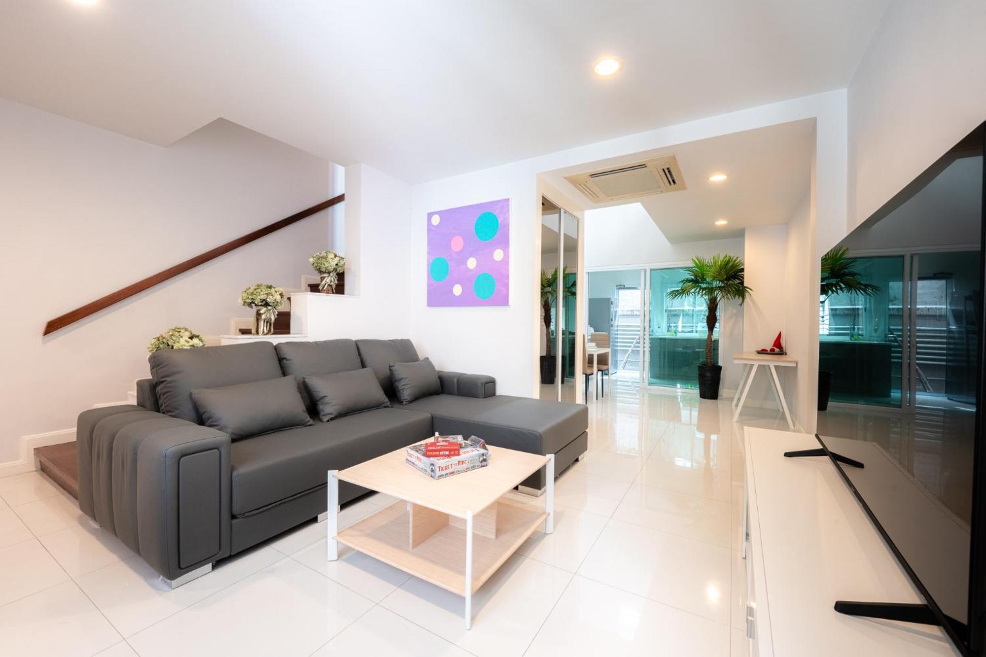 3 Bedroom Spacious In Downtown Near Mrt Bts Asok Station * Bangkok