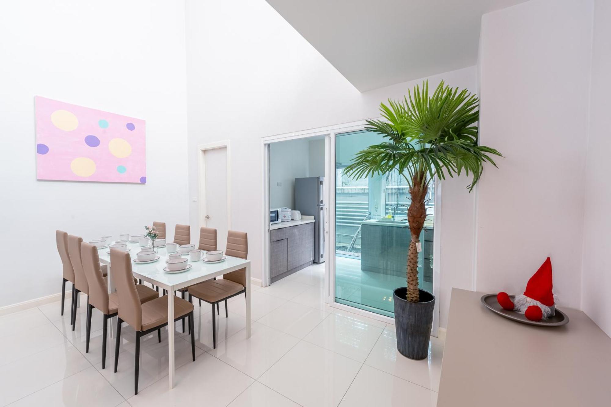 3 Bedroom Spacious In Downtown Near Mrt Bts Asok Station Holiday home