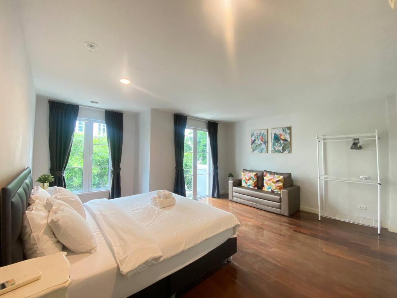 3 Bedroom Spacious In Downtown Near Mrt Bts Asok Station Bangkok