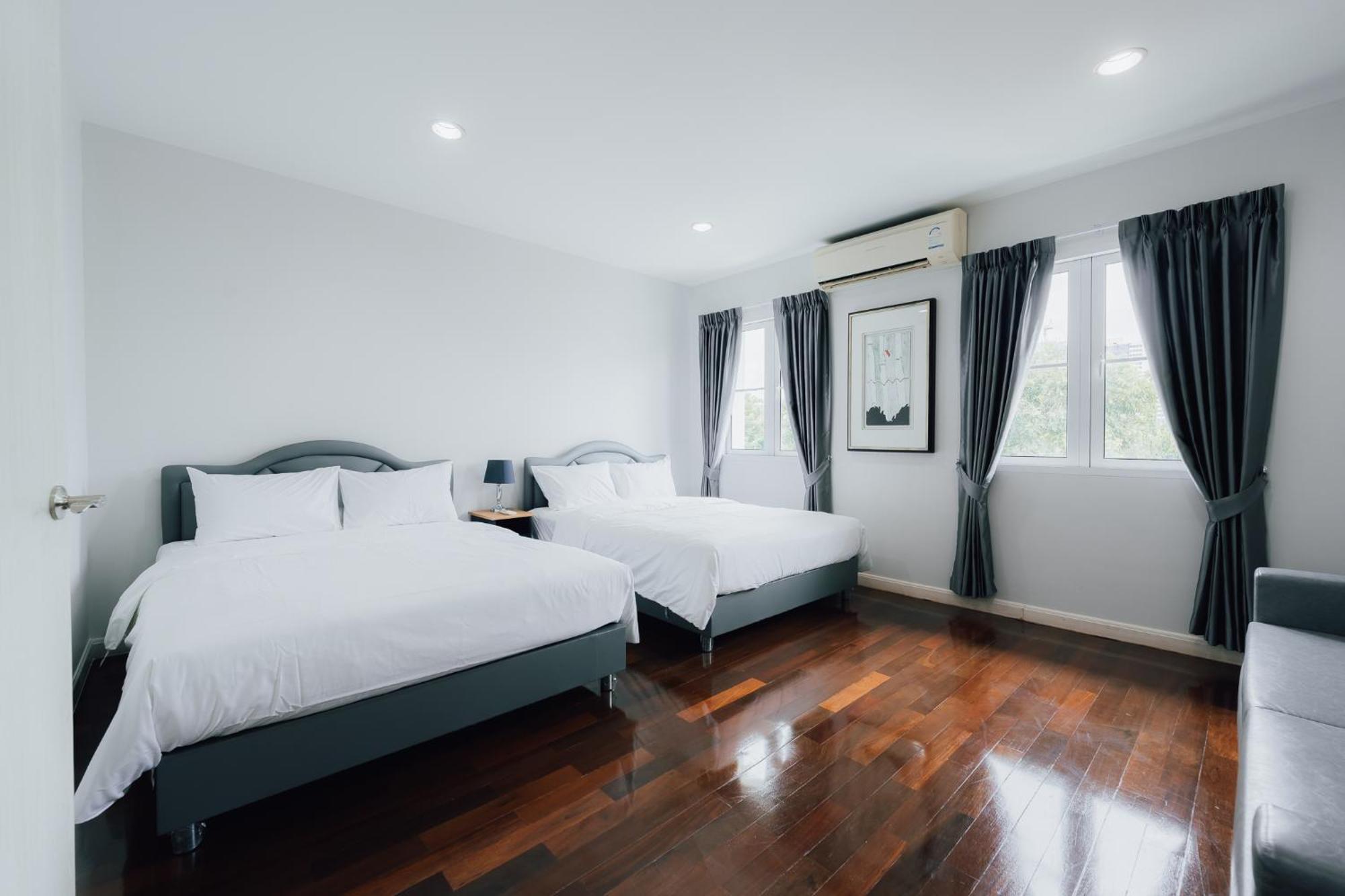 3 Bedroom Spacious In Downtown Near Mrt Bts Asok Station * Bangkok