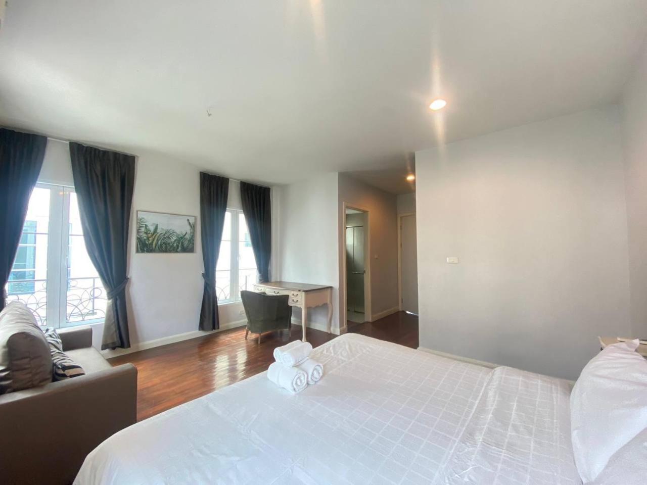 3 Bedroom Spacious In Downtown Near Mrt Bts Asok Station Holiday home *