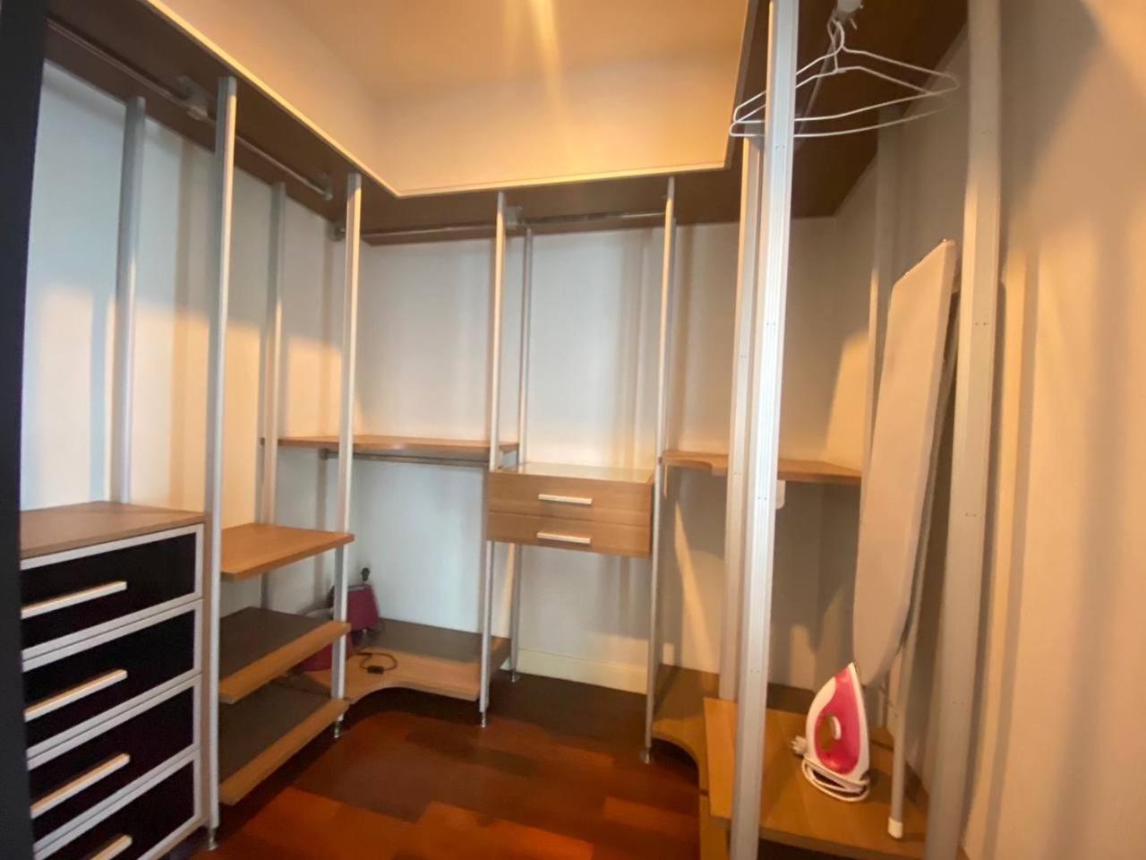 3 Bedroom Spacious In Downtown Near Mrt Bts Asok Station