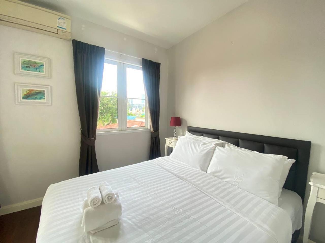 3 Bedroom Spacious In Downtown Near Mrt Bts Asok Station Holiday home Bangkok