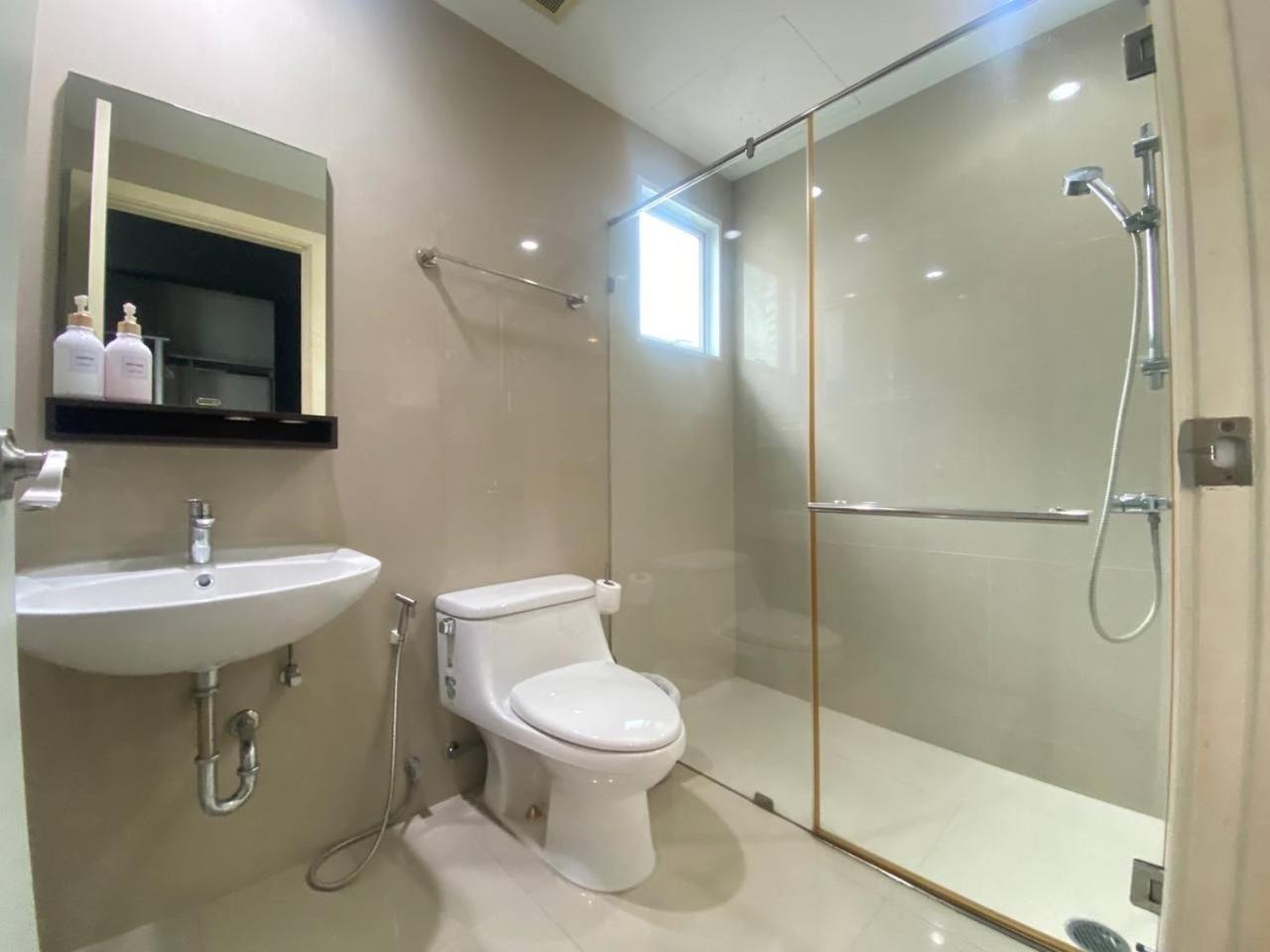 3 Bedroom Spacious In Downtown Near Mrt Bts Asok Station