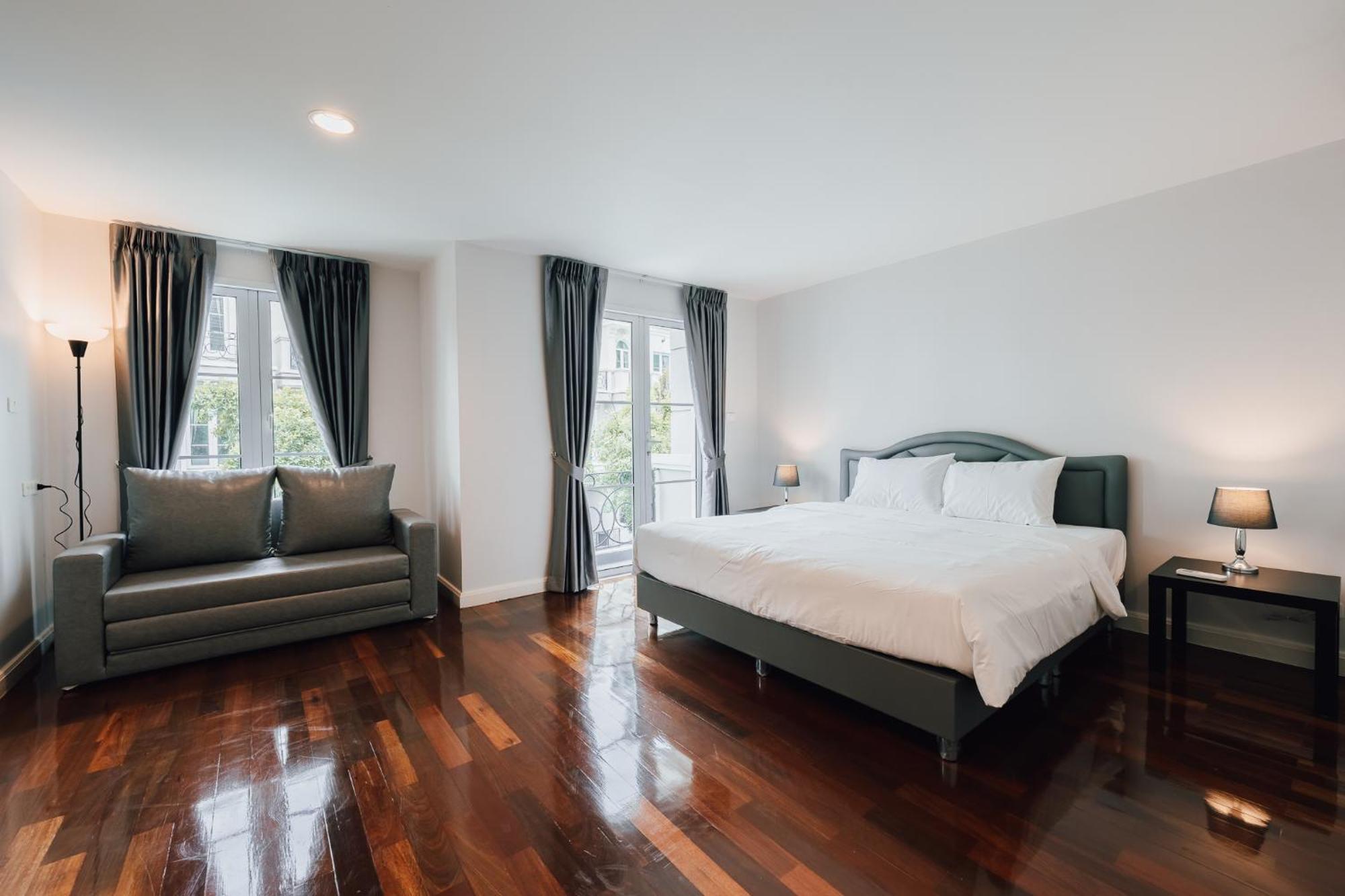 Holiday home 3 Bedroom Spacious In Downtown Near Mrt Bts Asok Station Bangkok