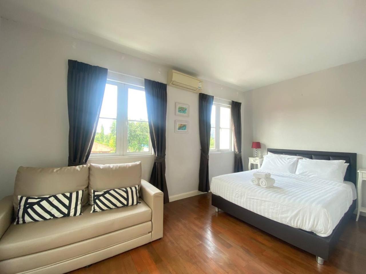 3 Bedroom Spacious In Downtown Near Mrt Bts Asok Station Bangkok