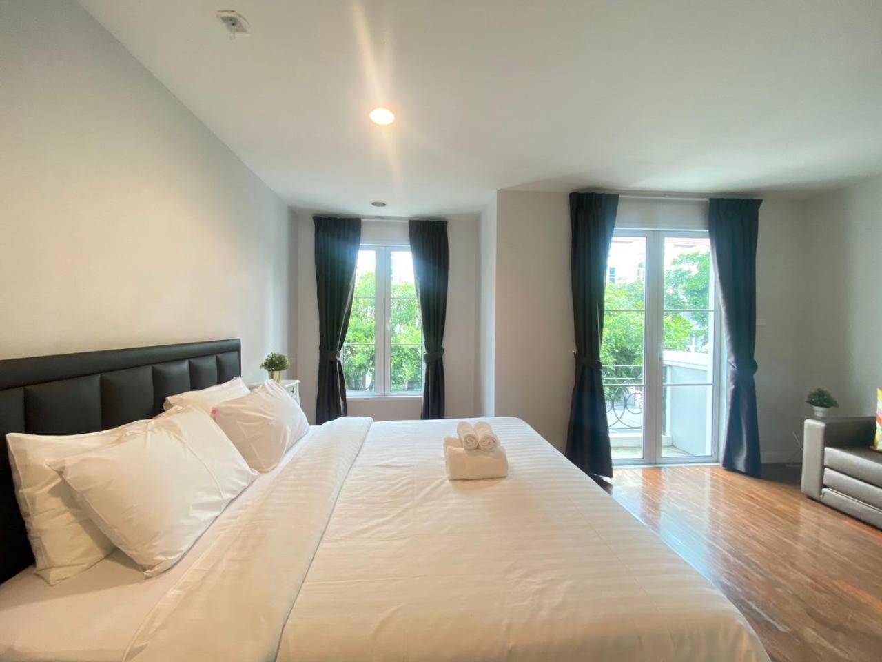 3 Bedroom Spacious In Downtown Near Mrt Bts Asok Station * Bangkok