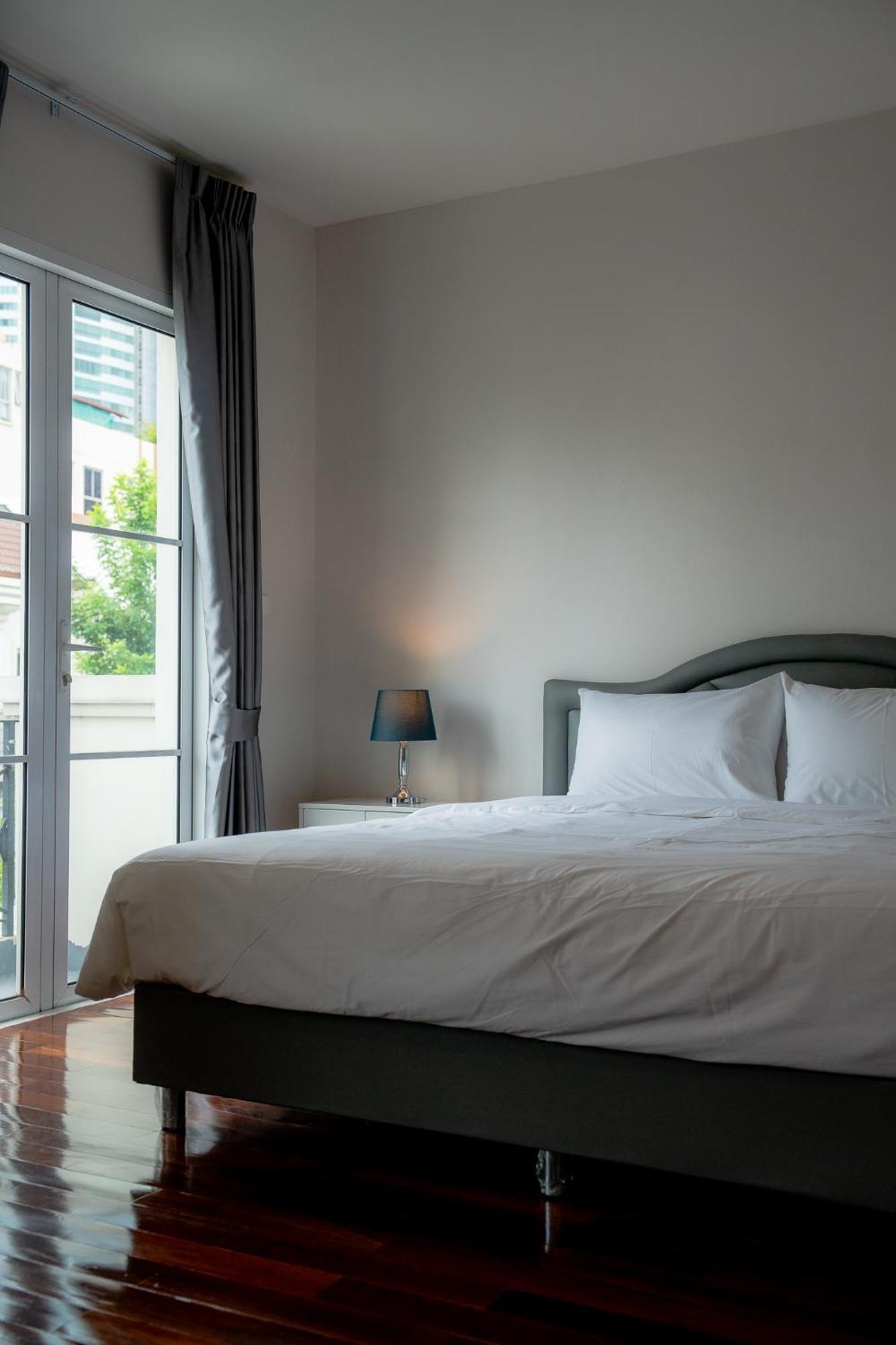 3 Bedroom Spacious In Downtown Near Mrt Bts Asok Station * Bangkok