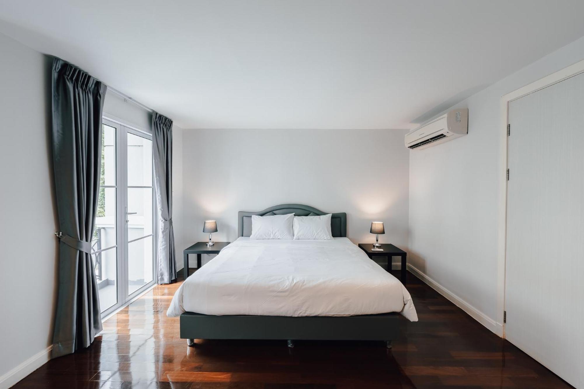 3 Bedroom Spacious In Downtown Near Mrt Bts Asok Station