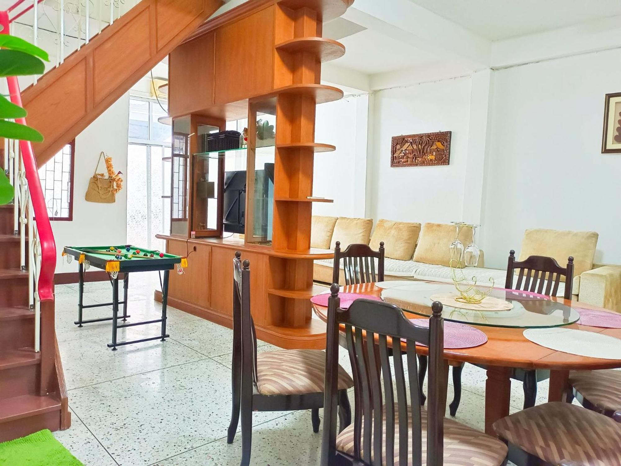 Entire House For 16 People - Walking Distance From Bts Onnut Holiday home Bangkok