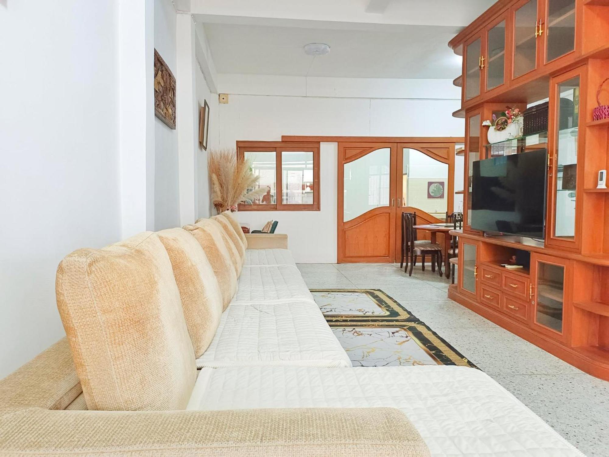 Entire House For 16 People - Walking Distance From Bts Onnut * Bangkok