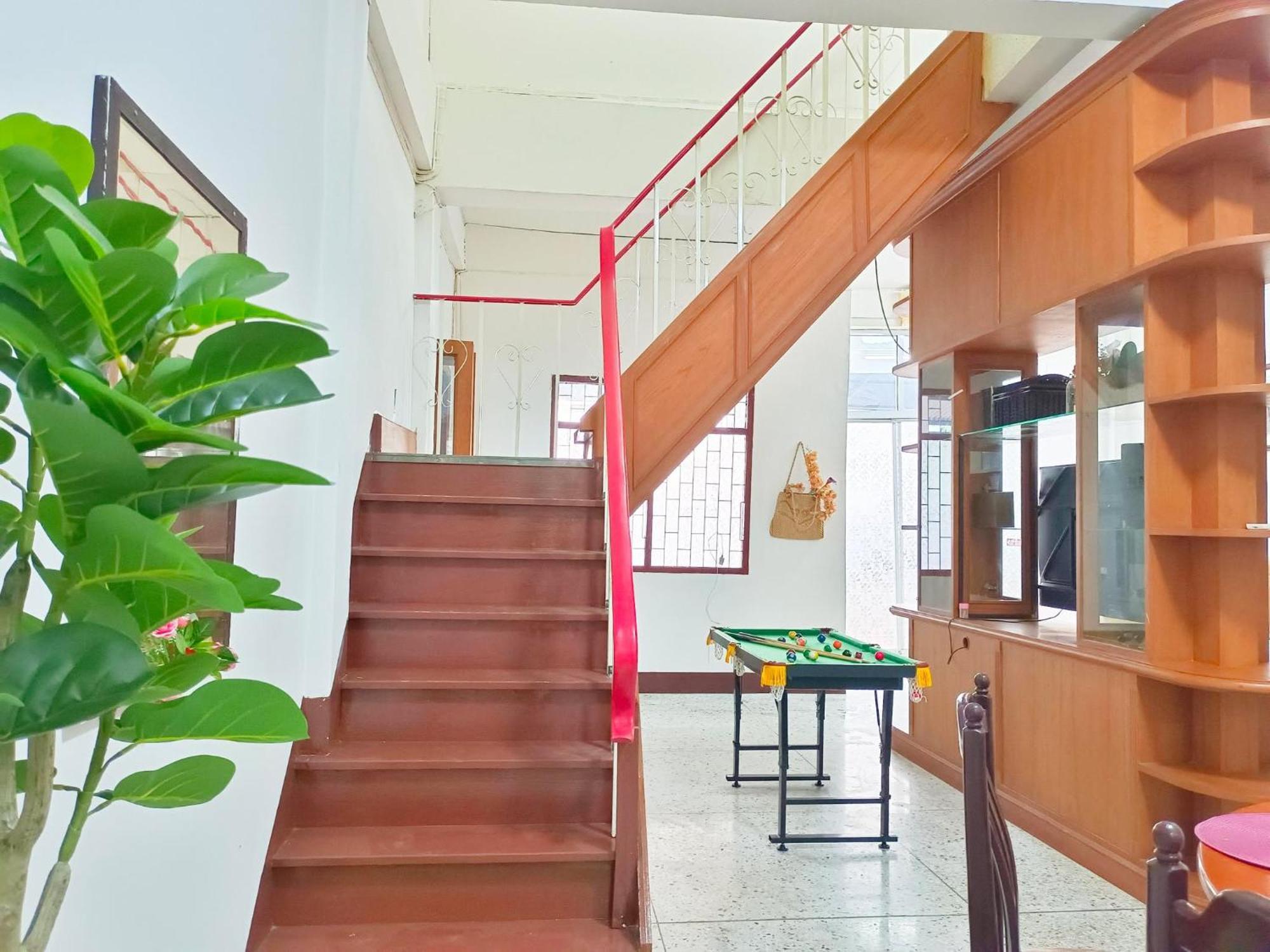 Entire House For 16 People - Walking Distance From Bts Onnut Holiday home Bangkok