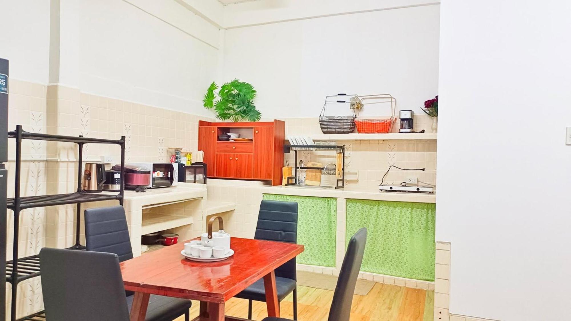 Entire House For 16 People - Walking Distance From Bts Onnut Holiday home