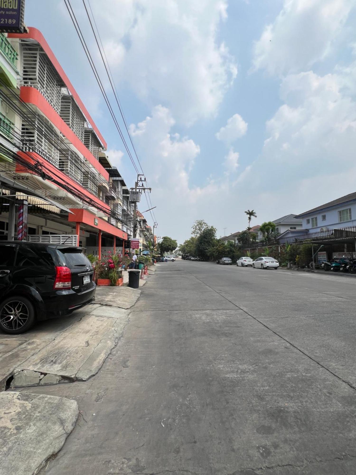 Private 3rd Floor Guest house *