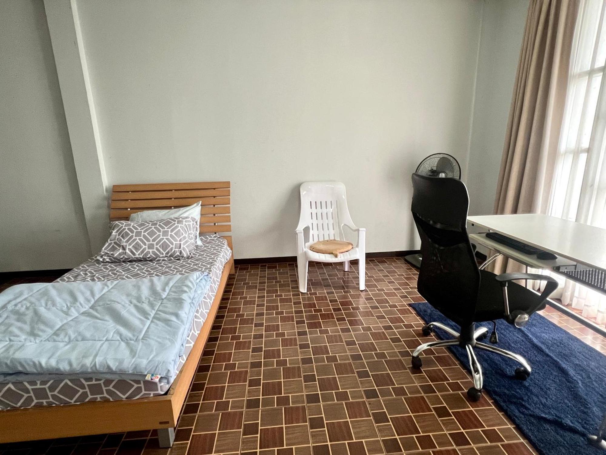 Private 3rd Floor Guest house *
