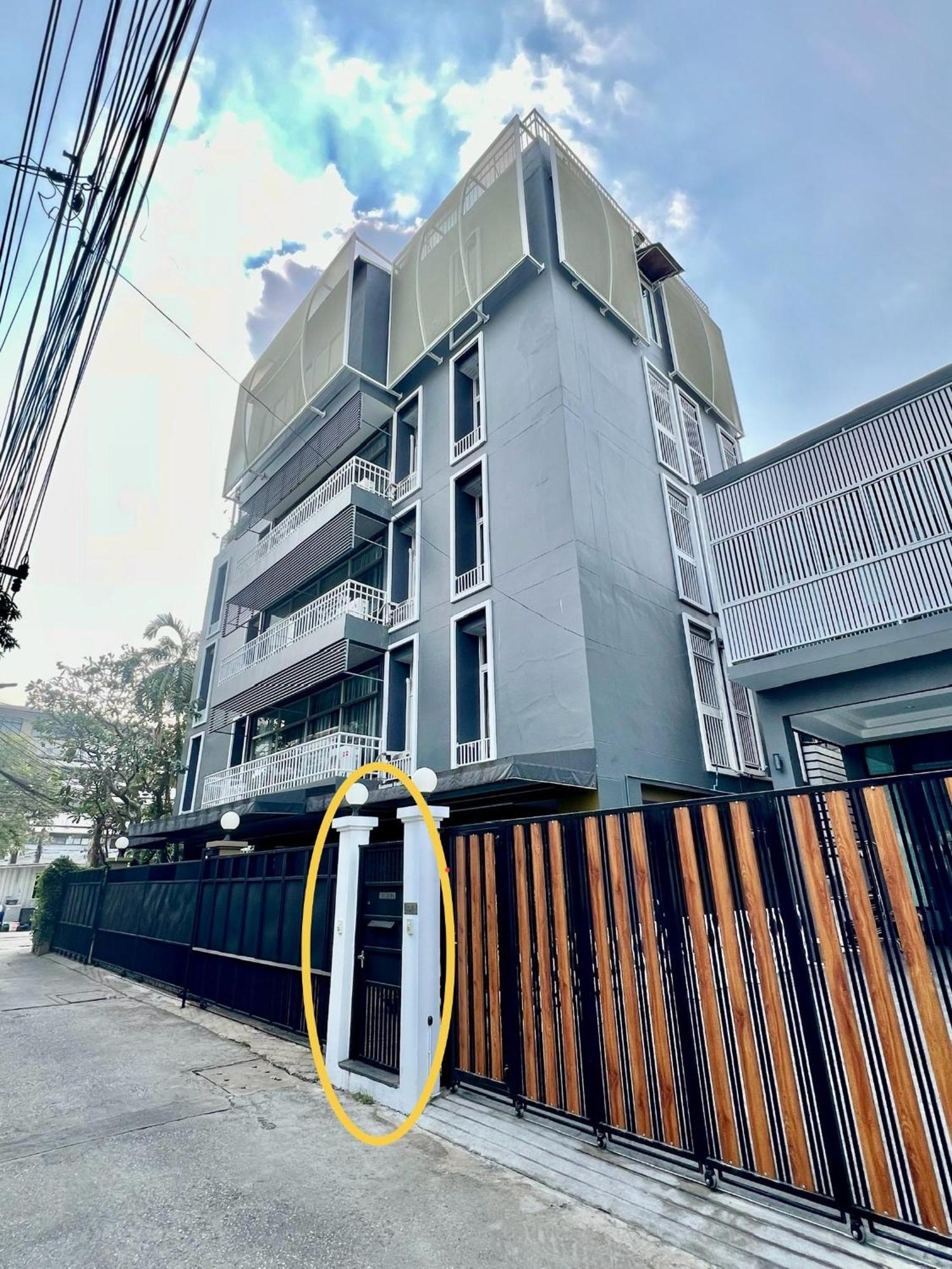 Samsen Spacious 2br Contemporary Thai Style Pangsapuri Bangkok