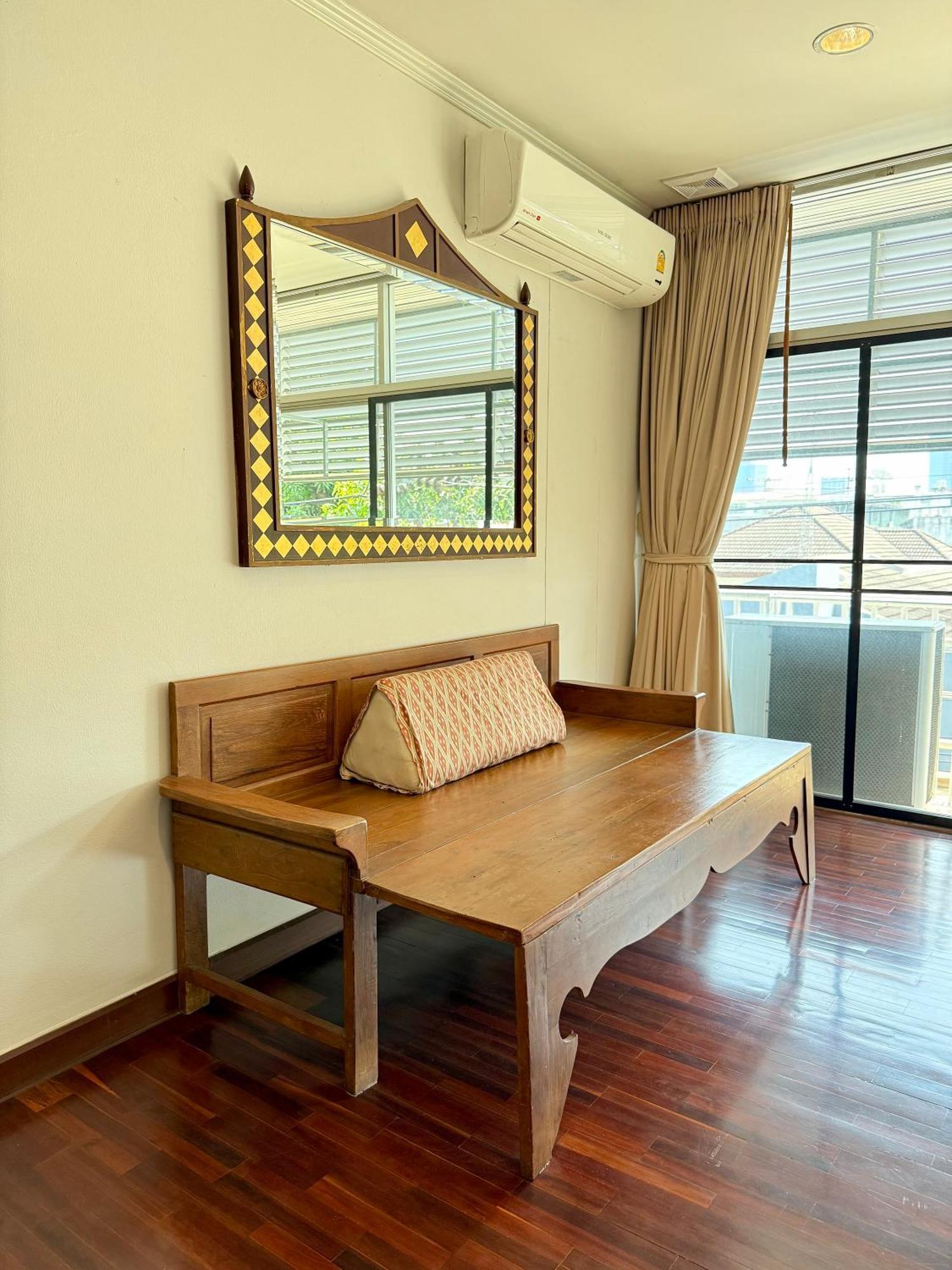 Pangsapuri Samsen Spacious 2br Contemporary Thai Style
