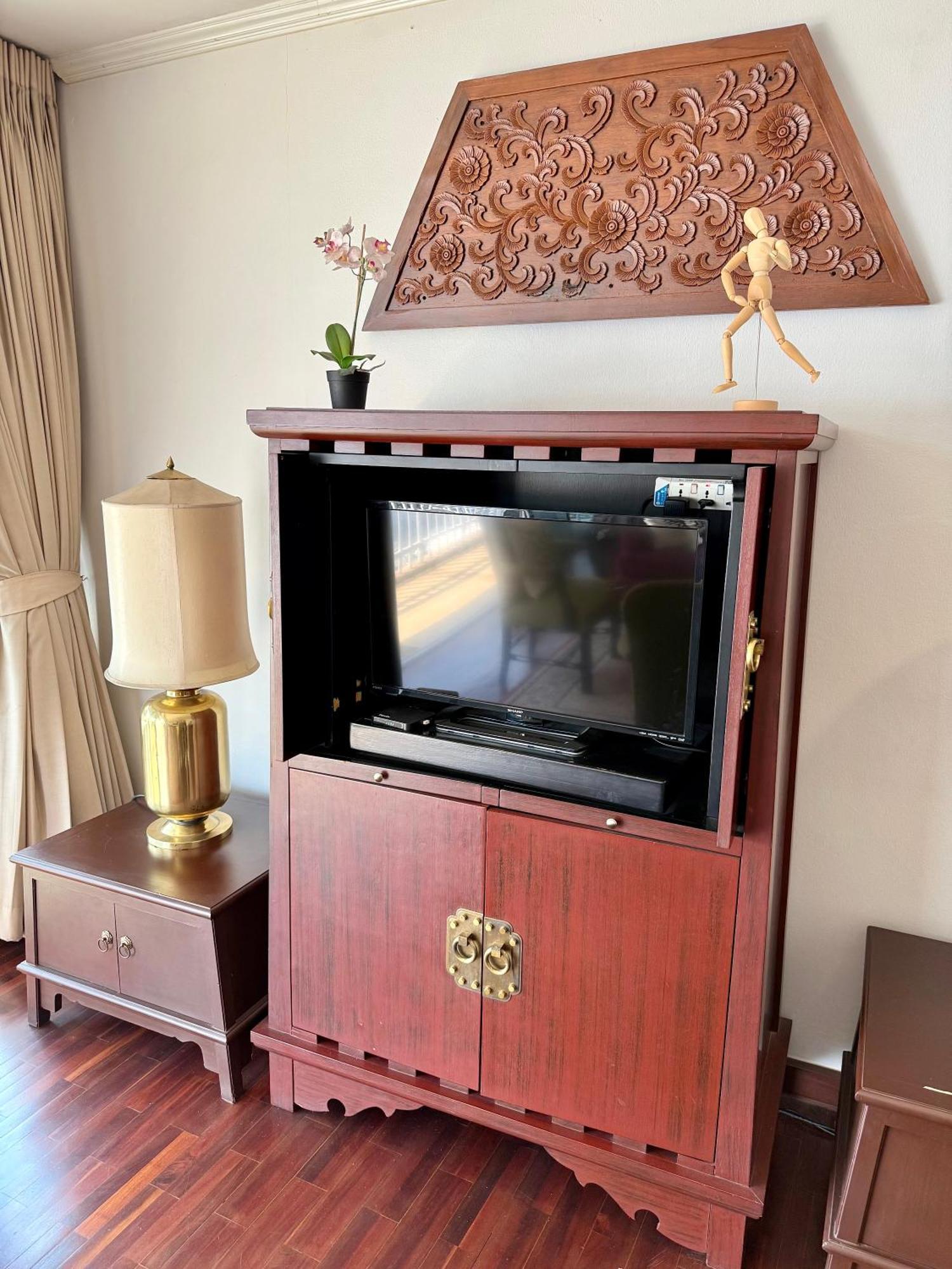 Samsen Spacious 2br Contemporary Thai Style Pangsapuri