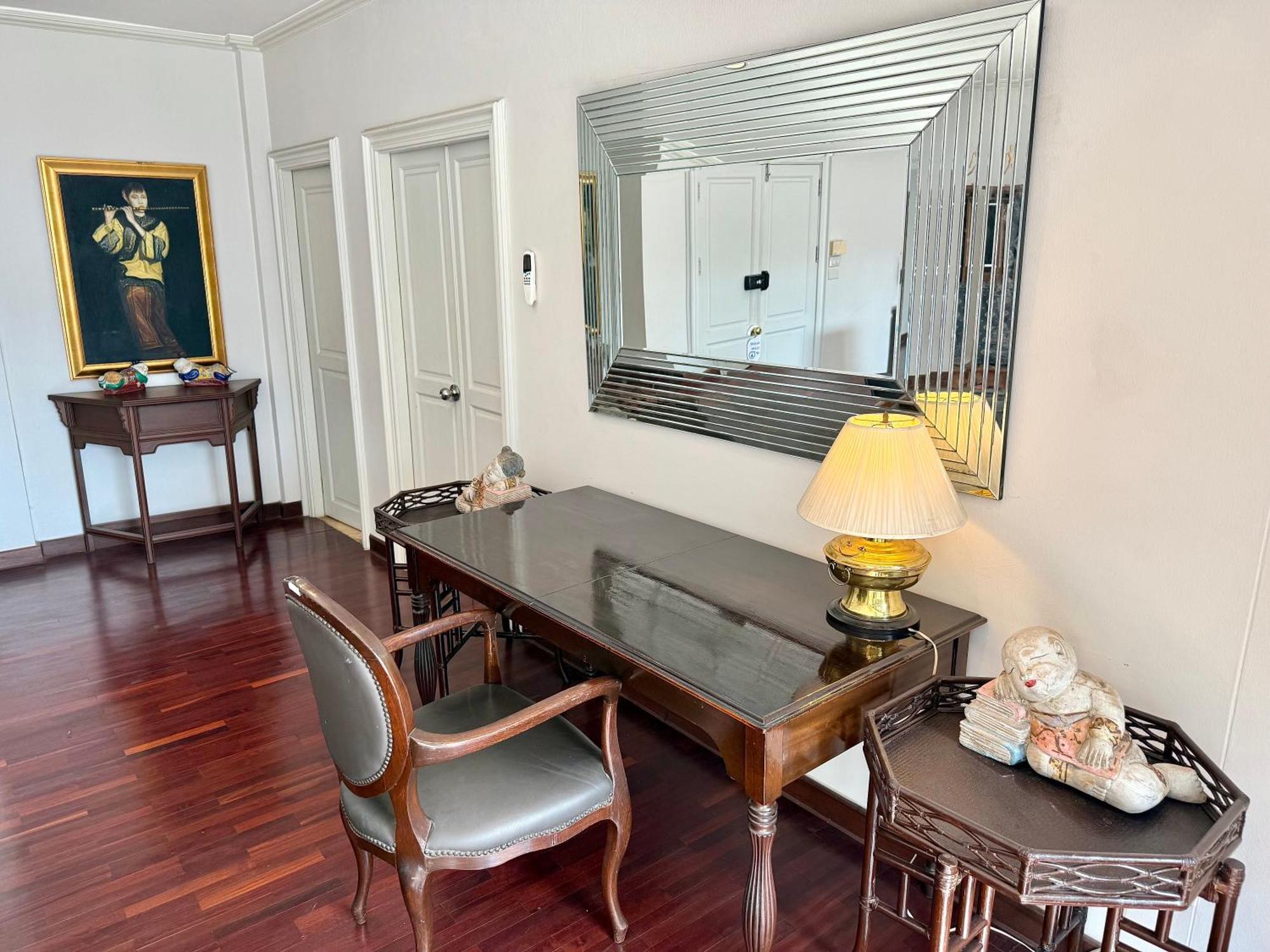 Samsen Spacious 2br Contemporary Thai Style