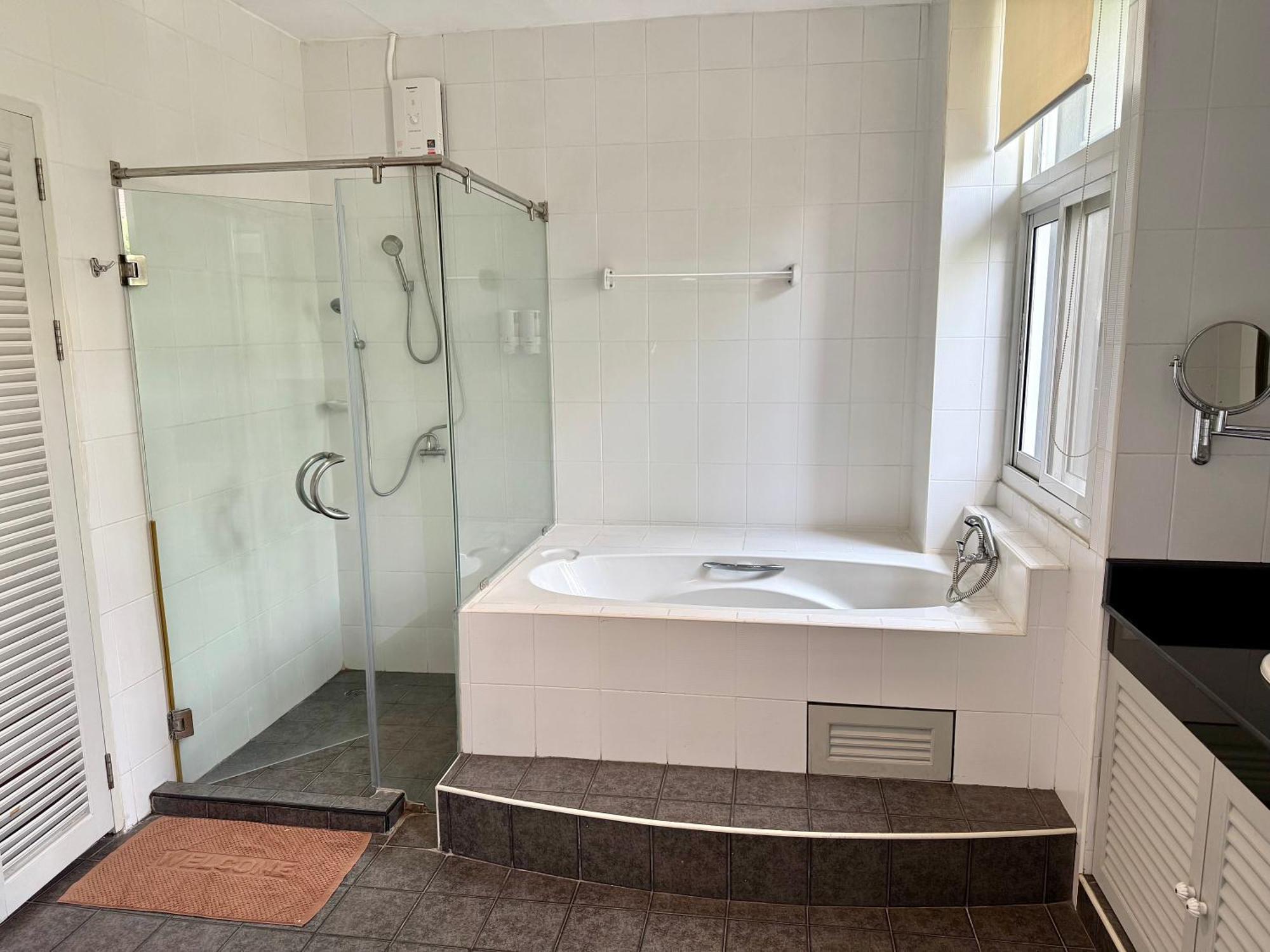Samsen Spacious 2br Contemporary Thai Style Pangsapuri