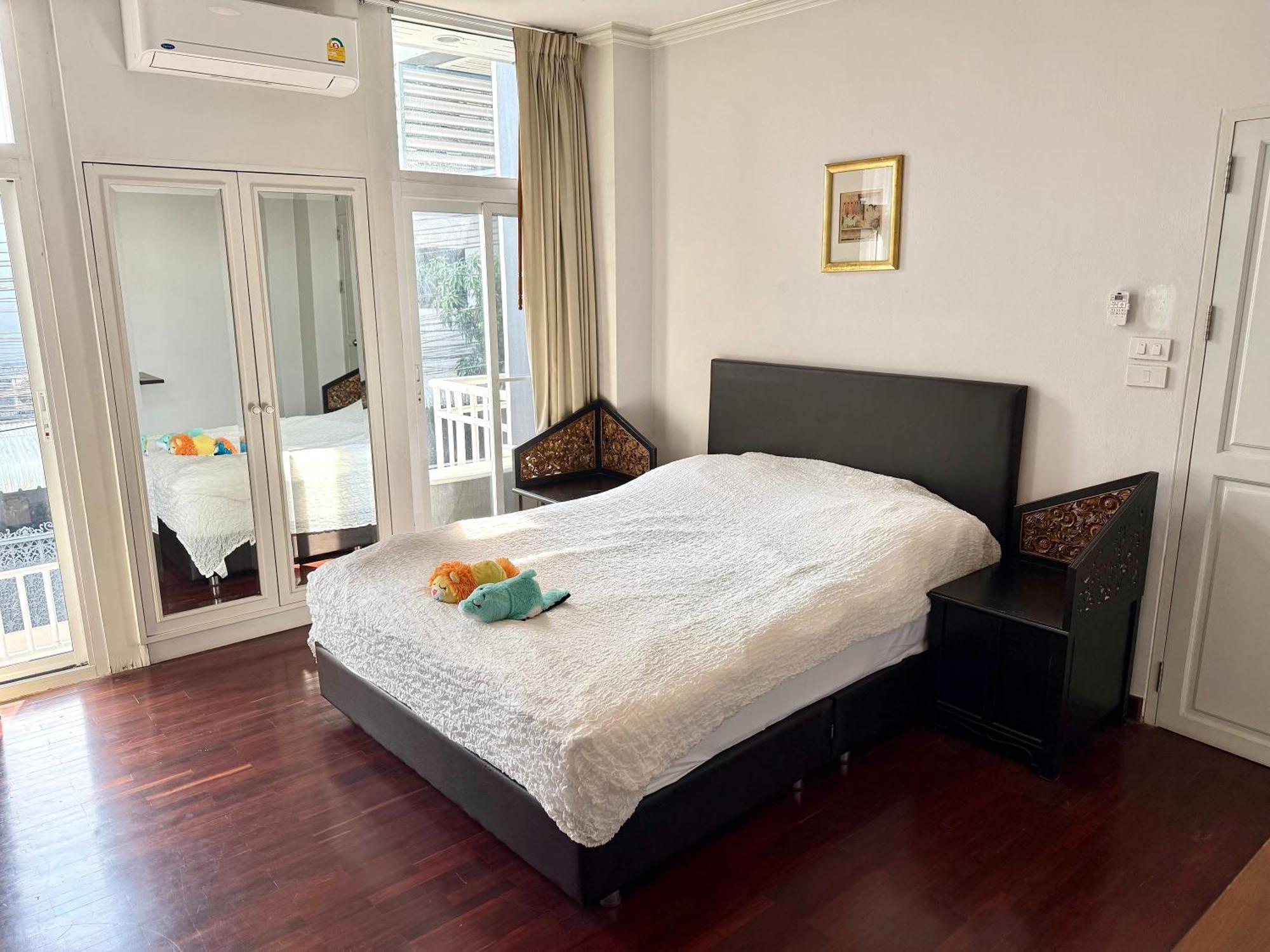 Samsen Spacious 2br Contemporary Thai Style Pangsapuri Bangkok