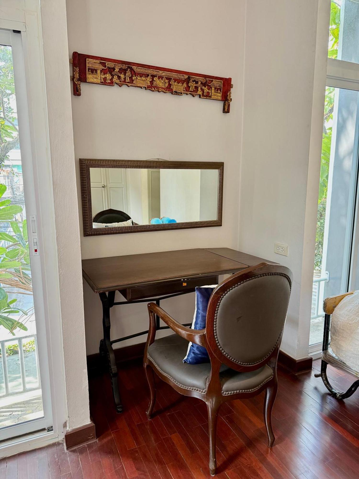 Samsen Spacious 2br Contemporary Thai Style *