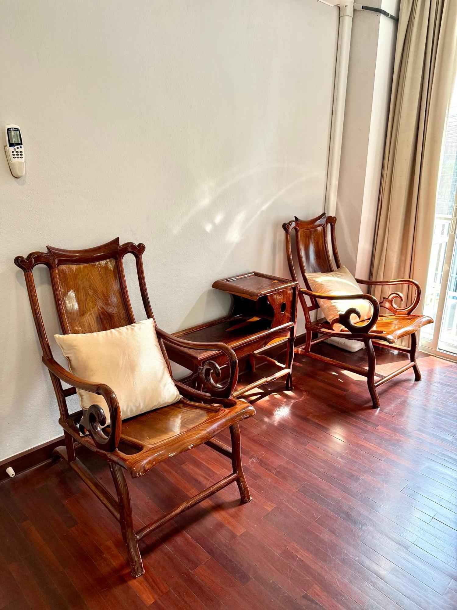 Samsen Spacious 2br Contemporary Thai Style Pangsapuri Bangkok