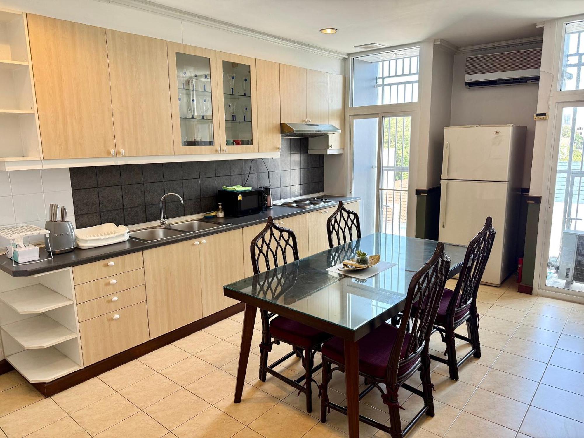Samsen Spacious 2br Contemporary Thai Style Pangsapuri *