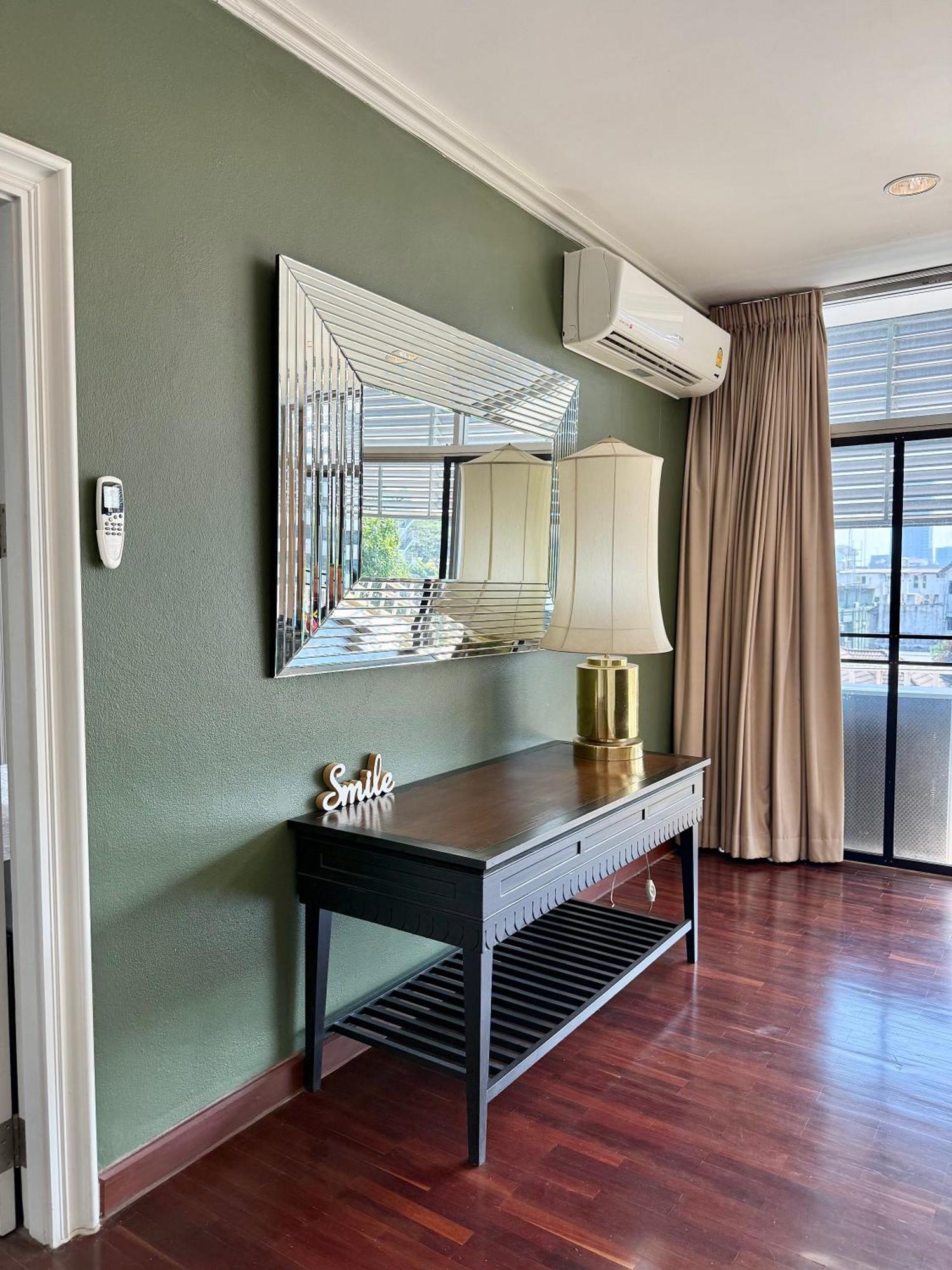 Samsen Spacious 2br Contemporary Thai Style Pangsapuri