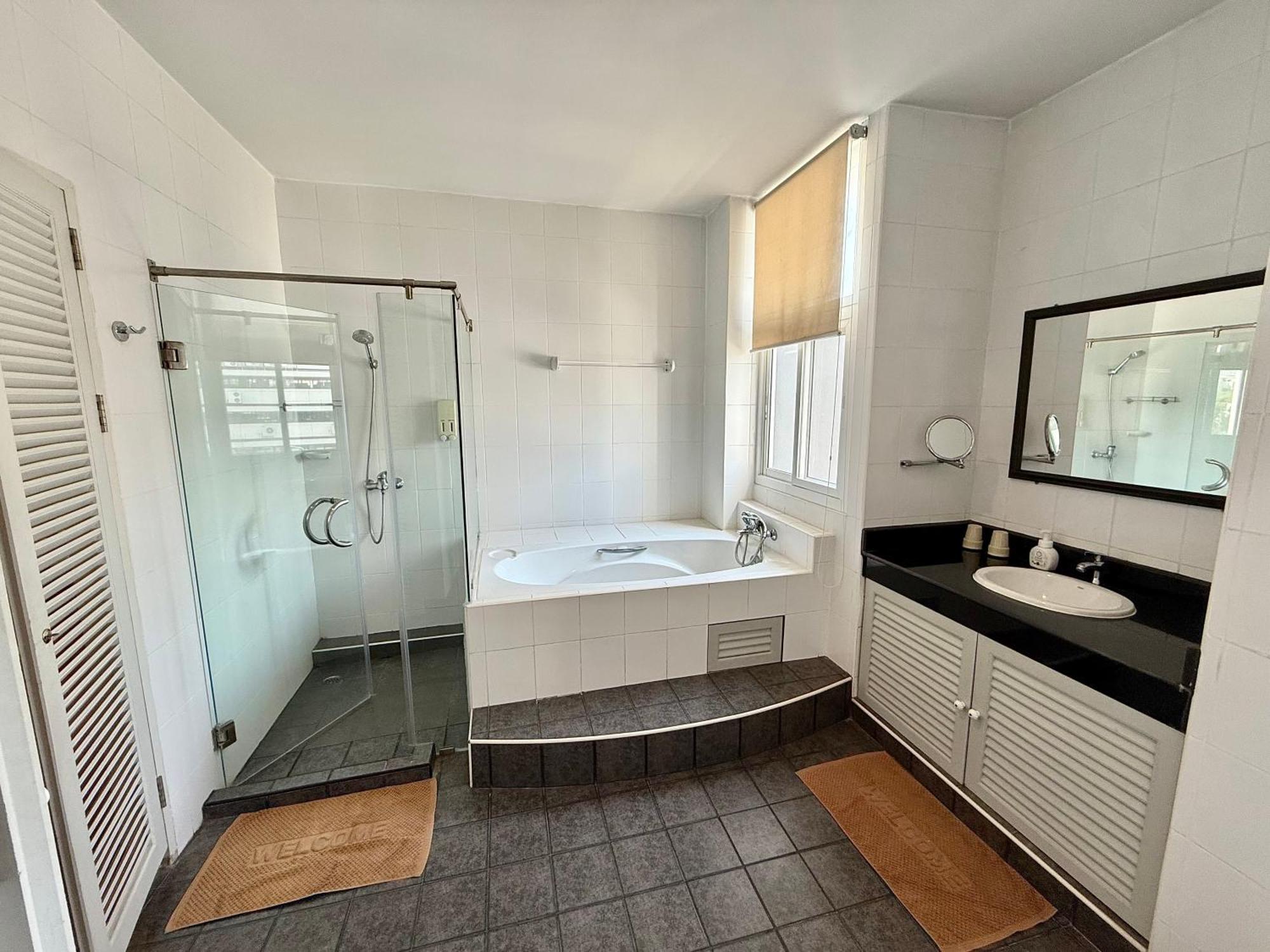 Samsen Spacious 2br Contemporary Thai Style Pangsapuri *