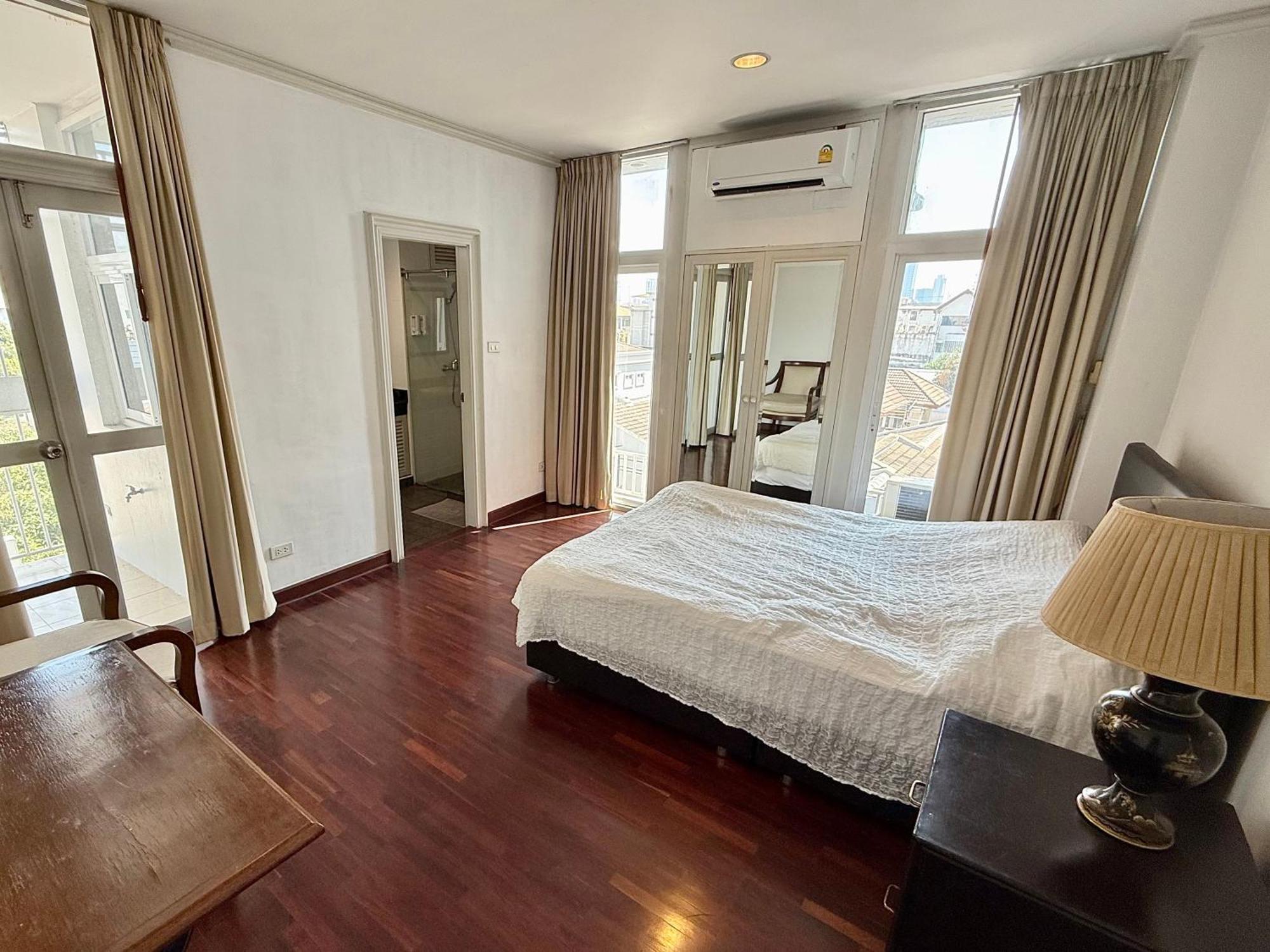 Samsen Spacious 2br Contemporary Thai Style