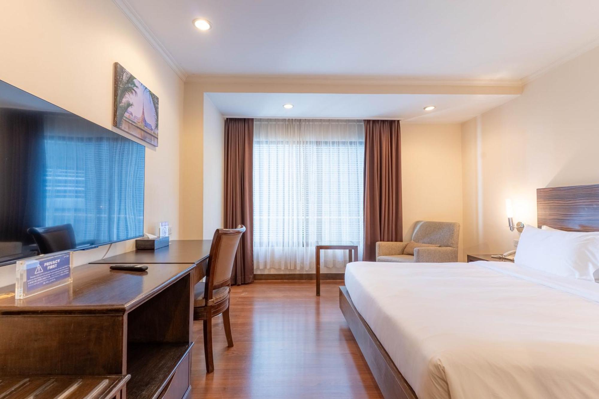 Journeyhub Sukhumvit 26, - Formerly St