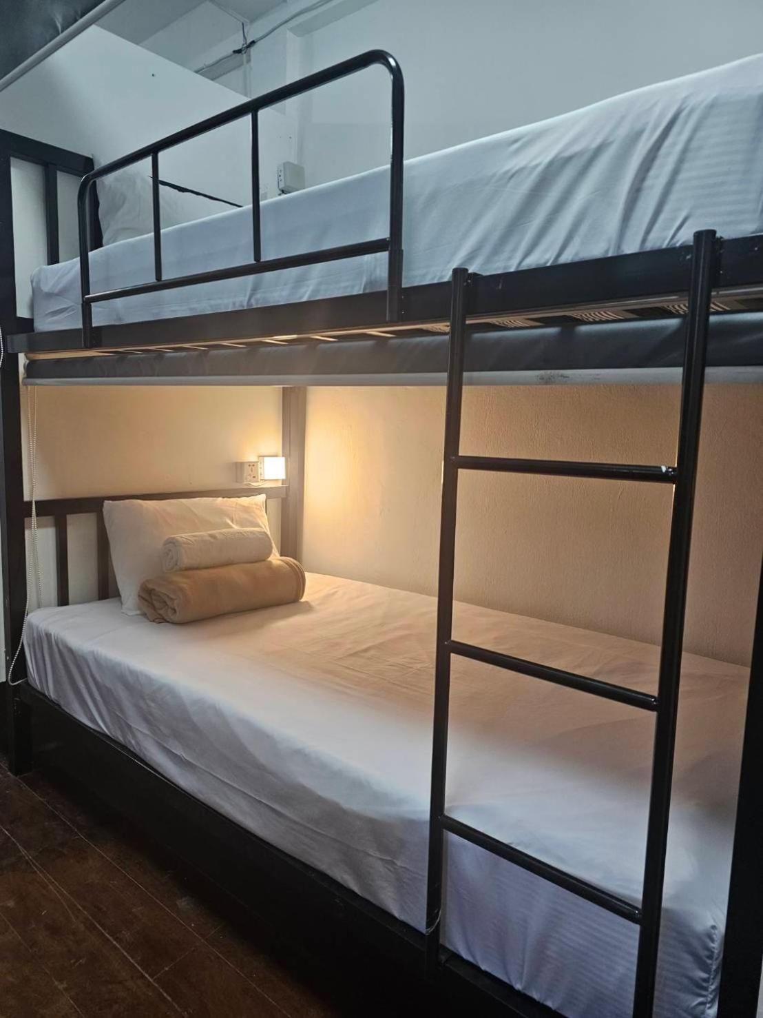 Hostel Bed At 18 *