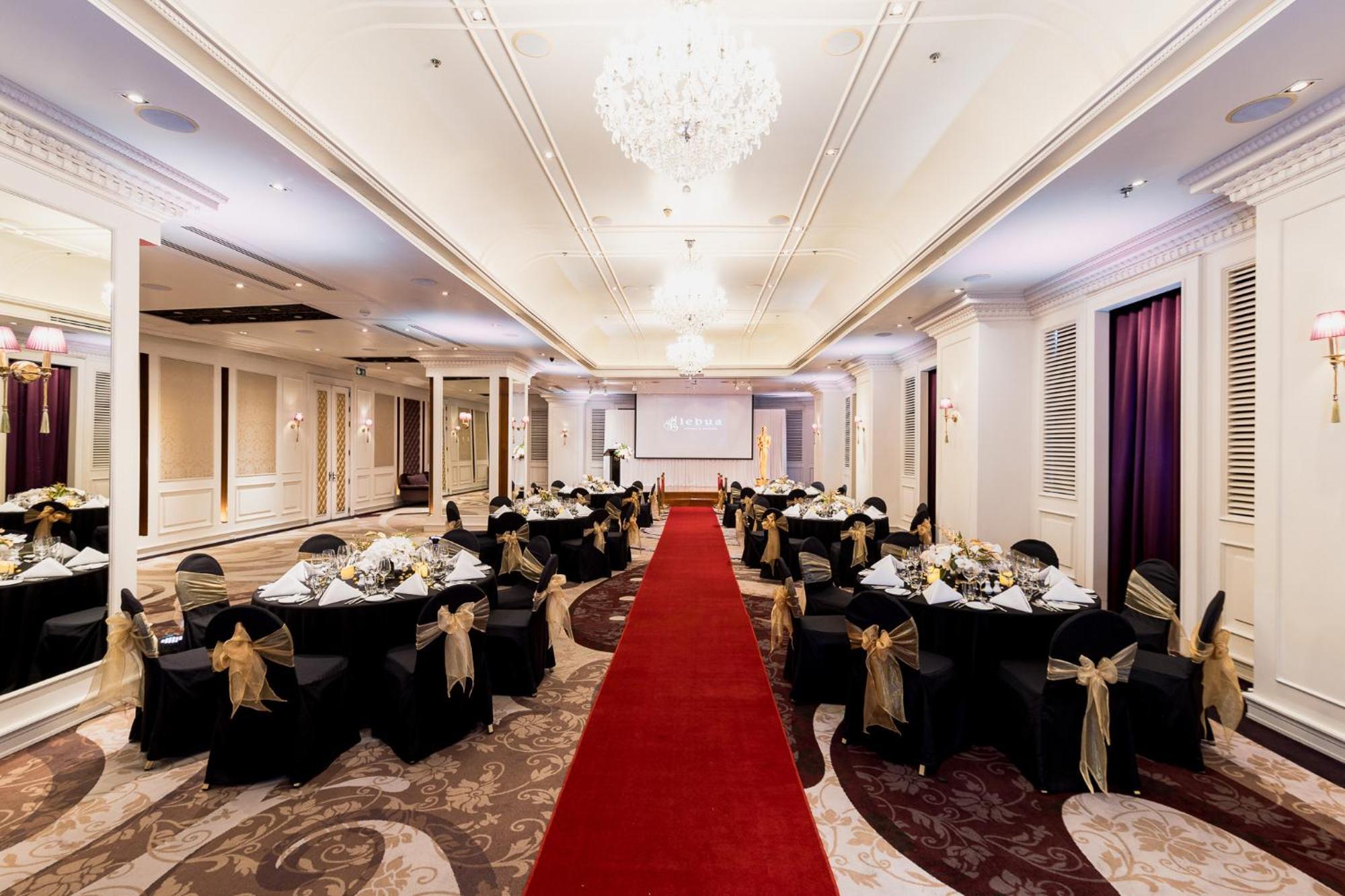 Lebua At State Tower Hotel 5*