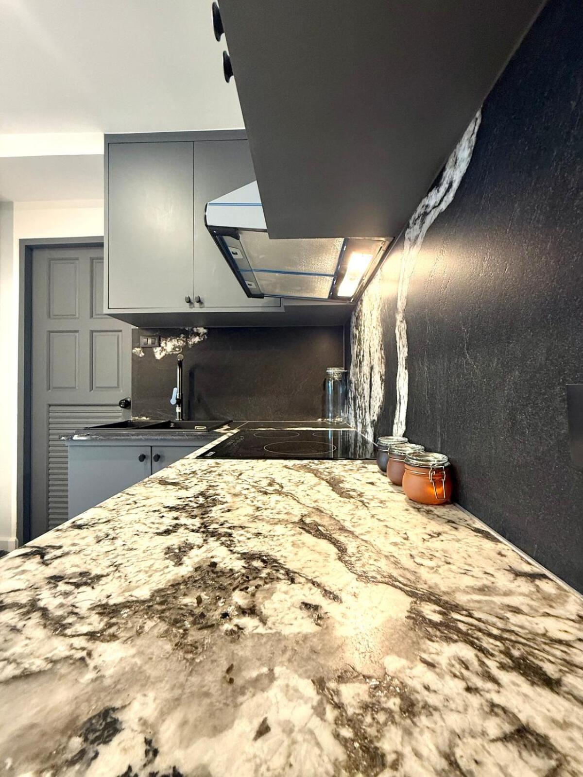 Peaceful Cozy With Stunning View&full Kitchen Apartment