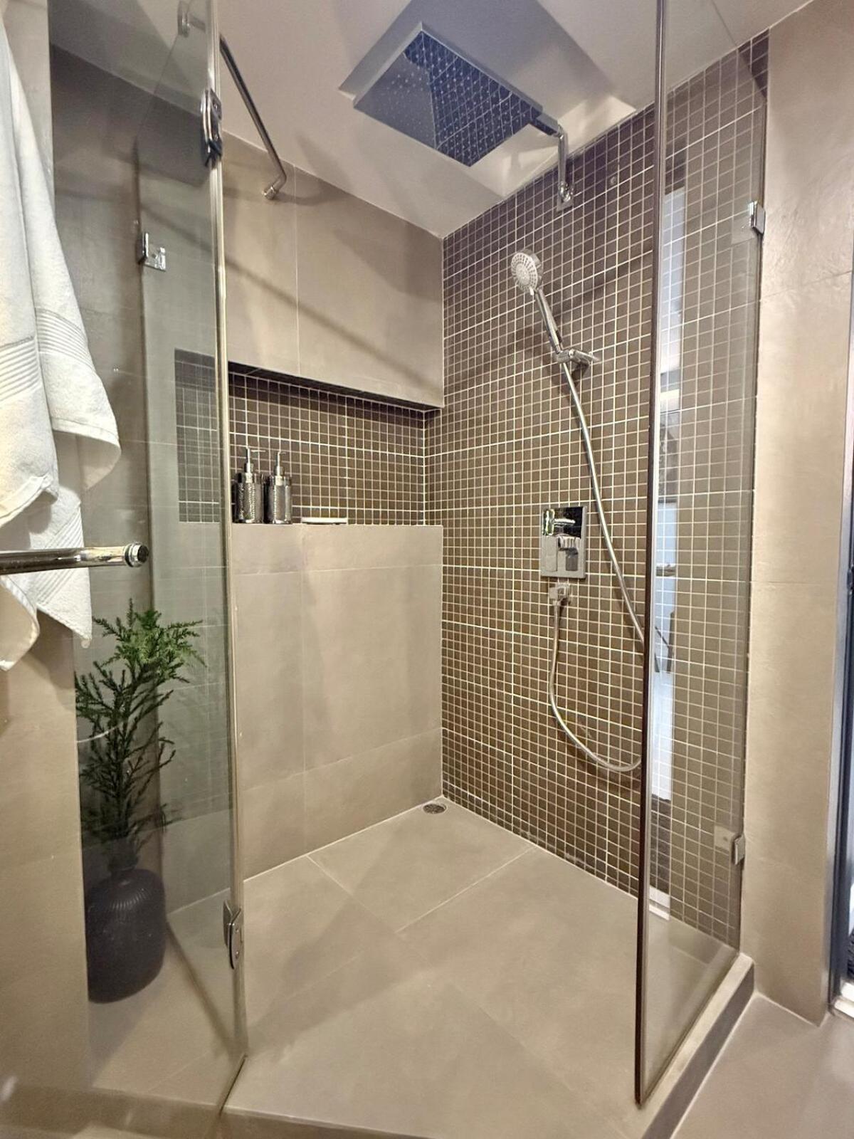 Peaceful Cozy With Stunning View&full Kitchen Apartment *