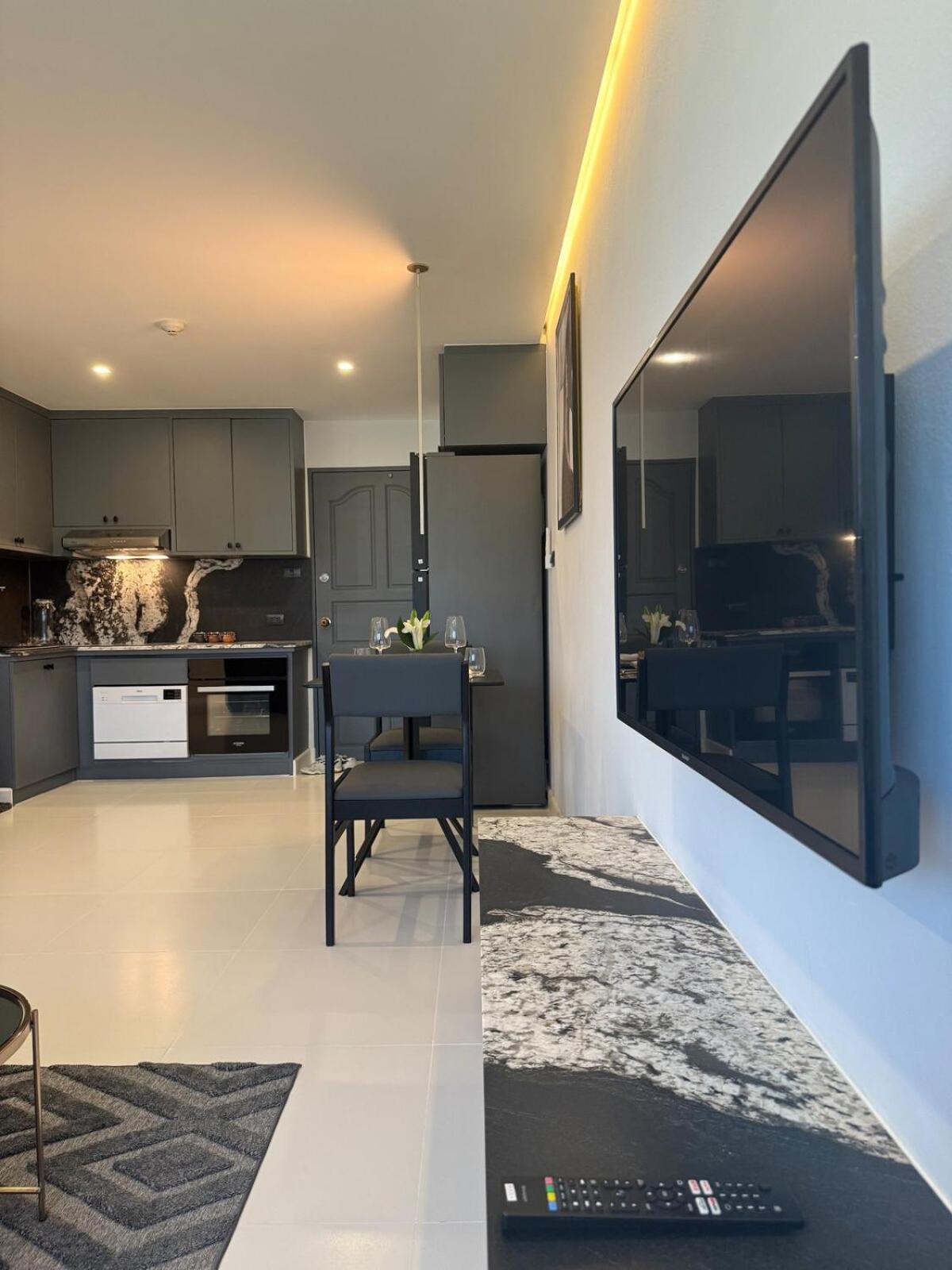 Apartment Peaceful Cozy With Stunning View&full Kitchen