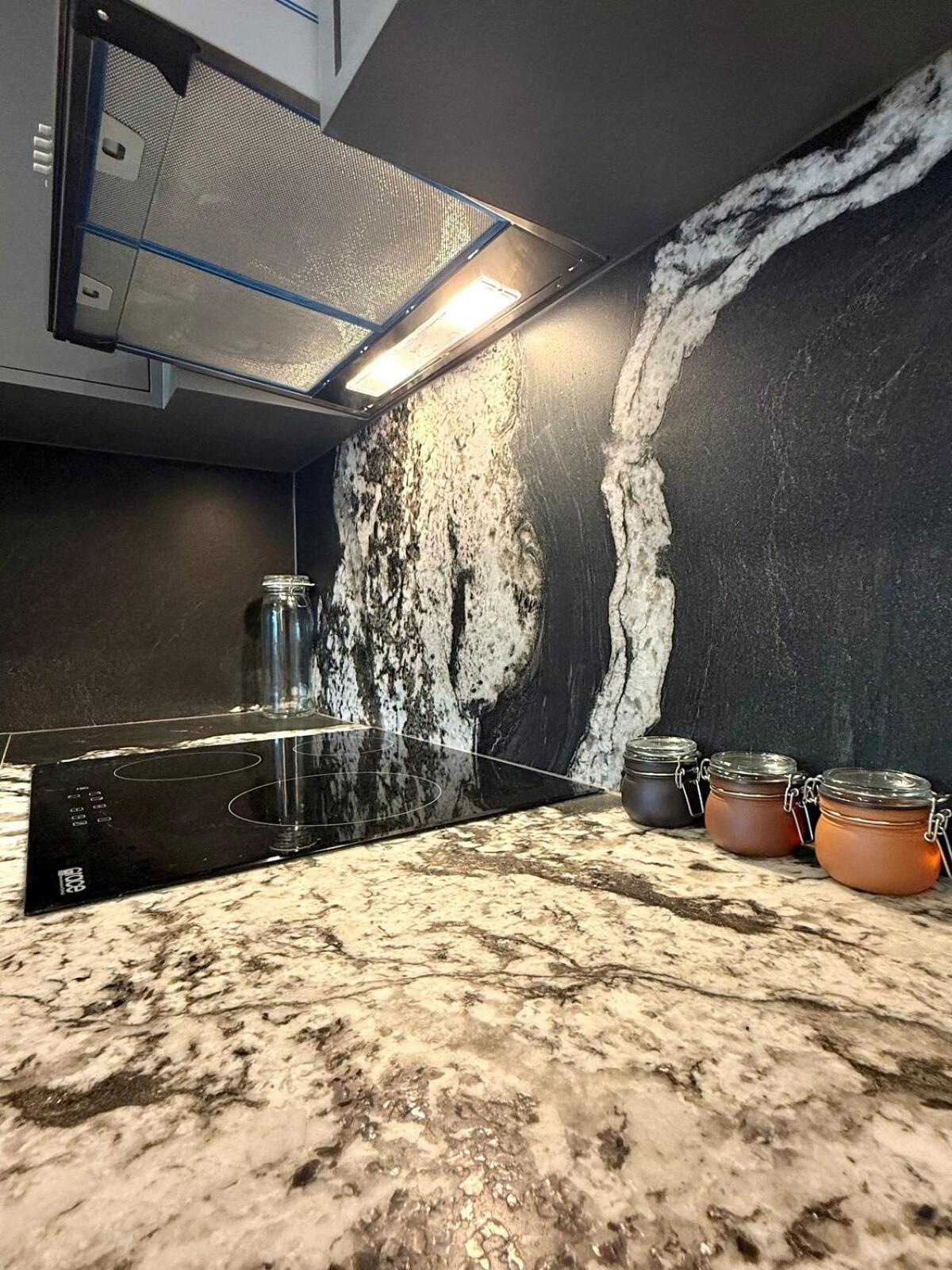 Peaceful Cozy With Stunning View&full Kitchen Apartment