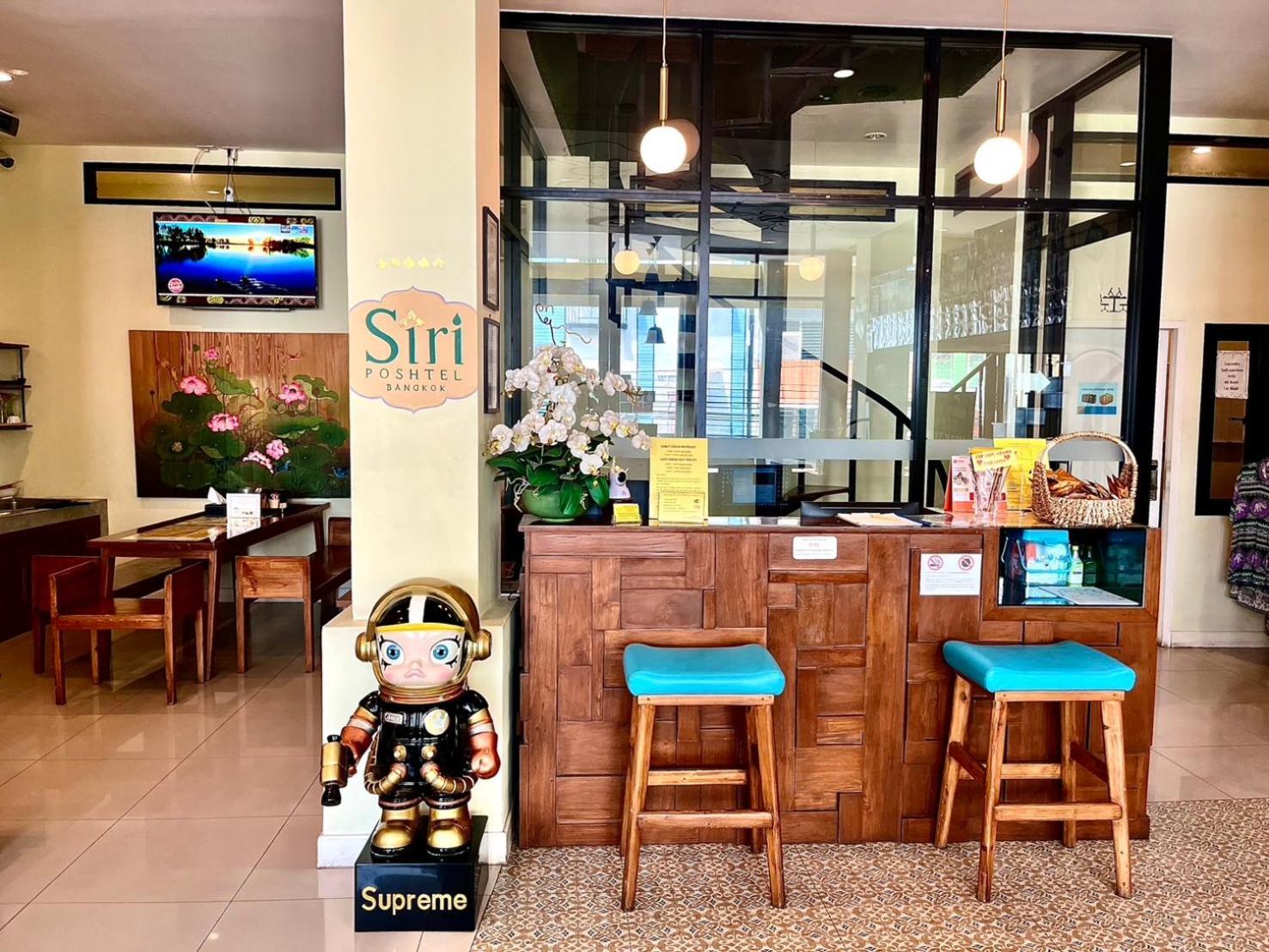 Siri Poshtel *