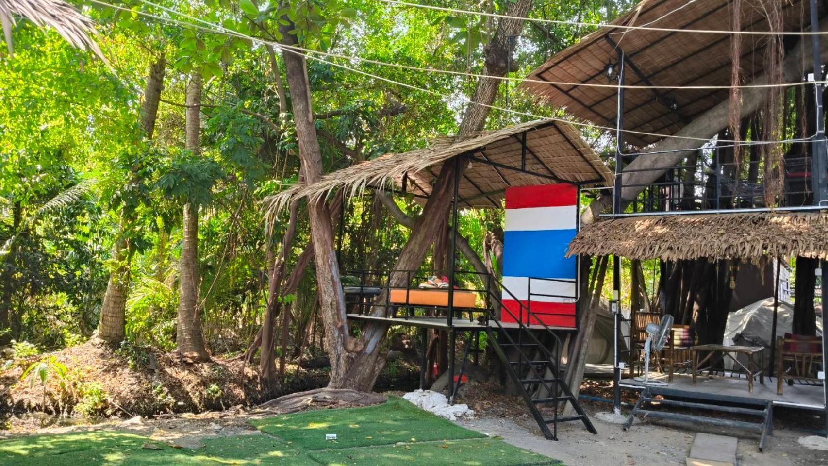 Do Dee Cafe Hostel
