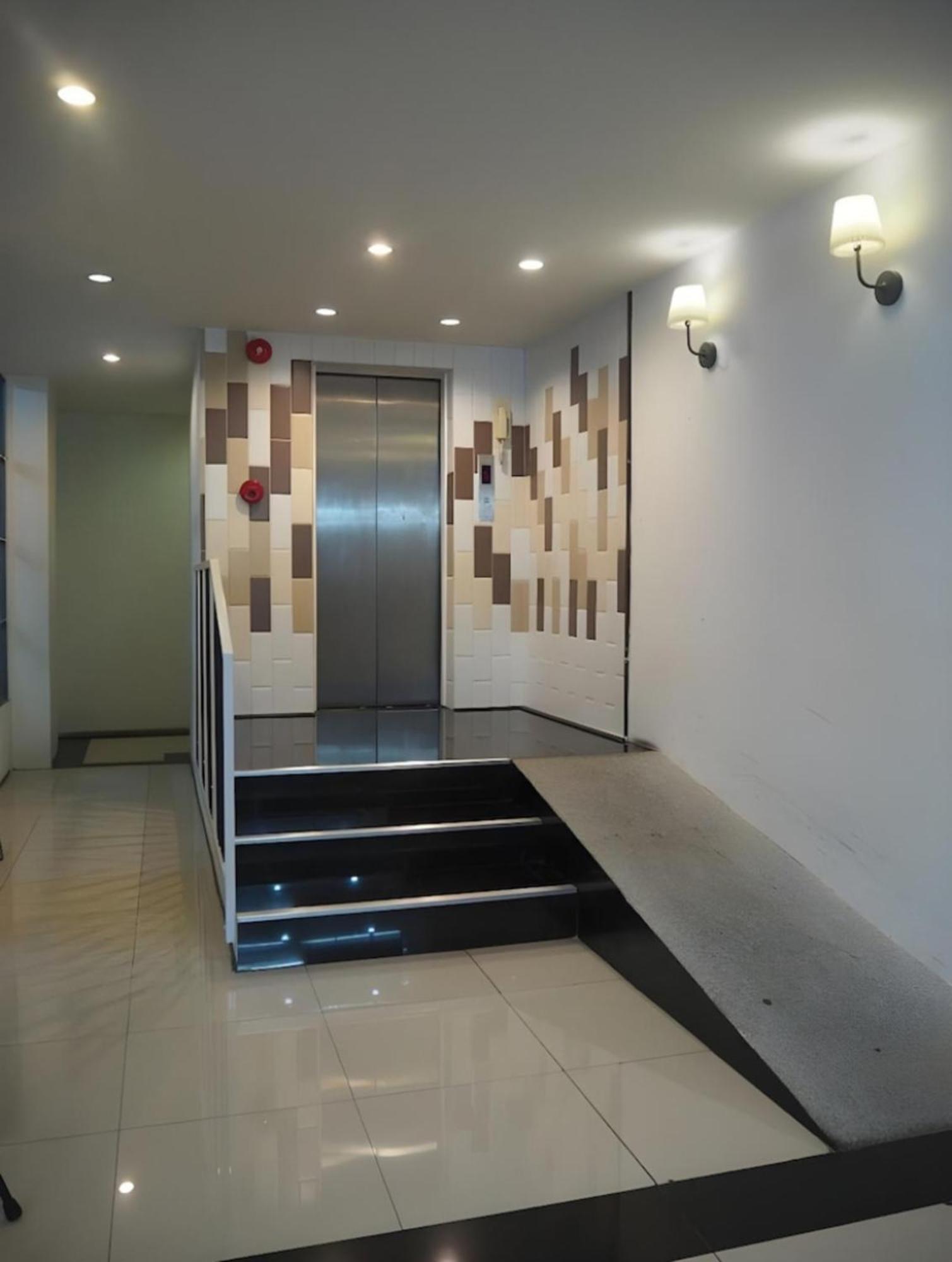 Collection O Khaosan Park Hotel