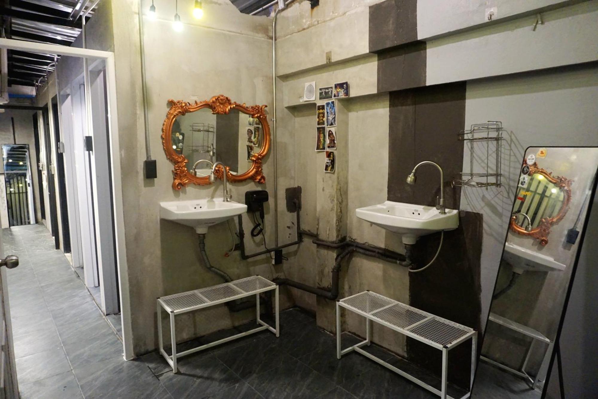 Hash Silom Soi 3 *