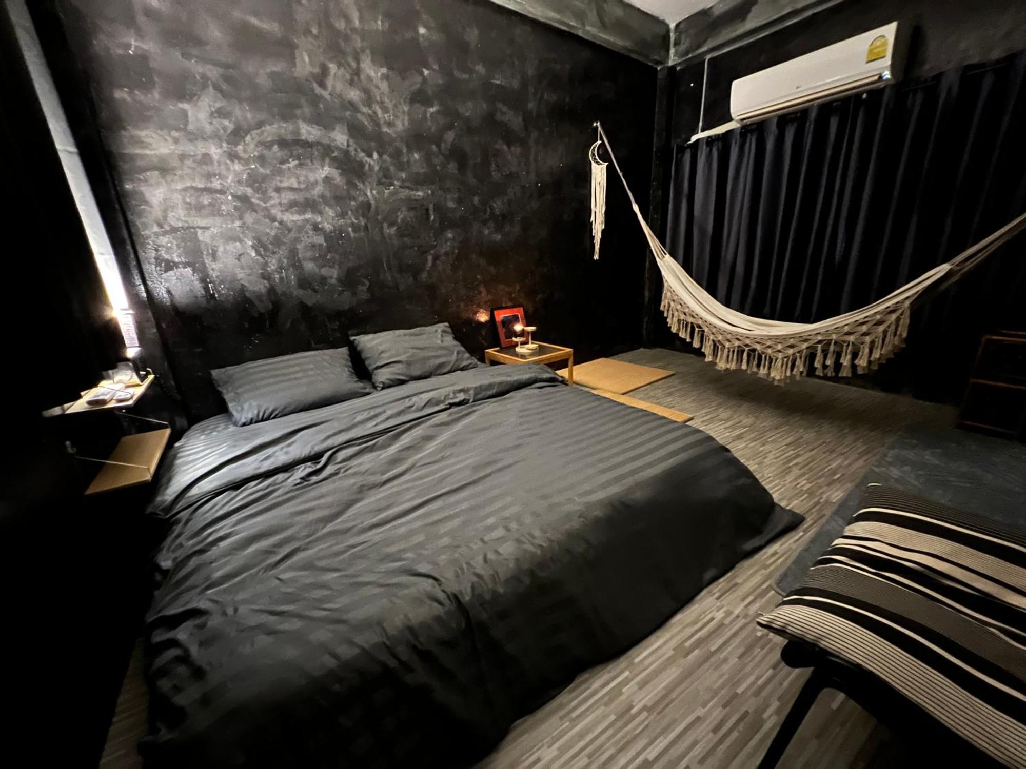 Strays Hostel *