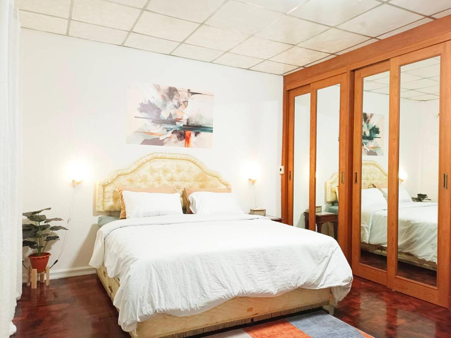 Entire House For 16 People - Walking Distance From Bts Onnut Holiday home Bangkok