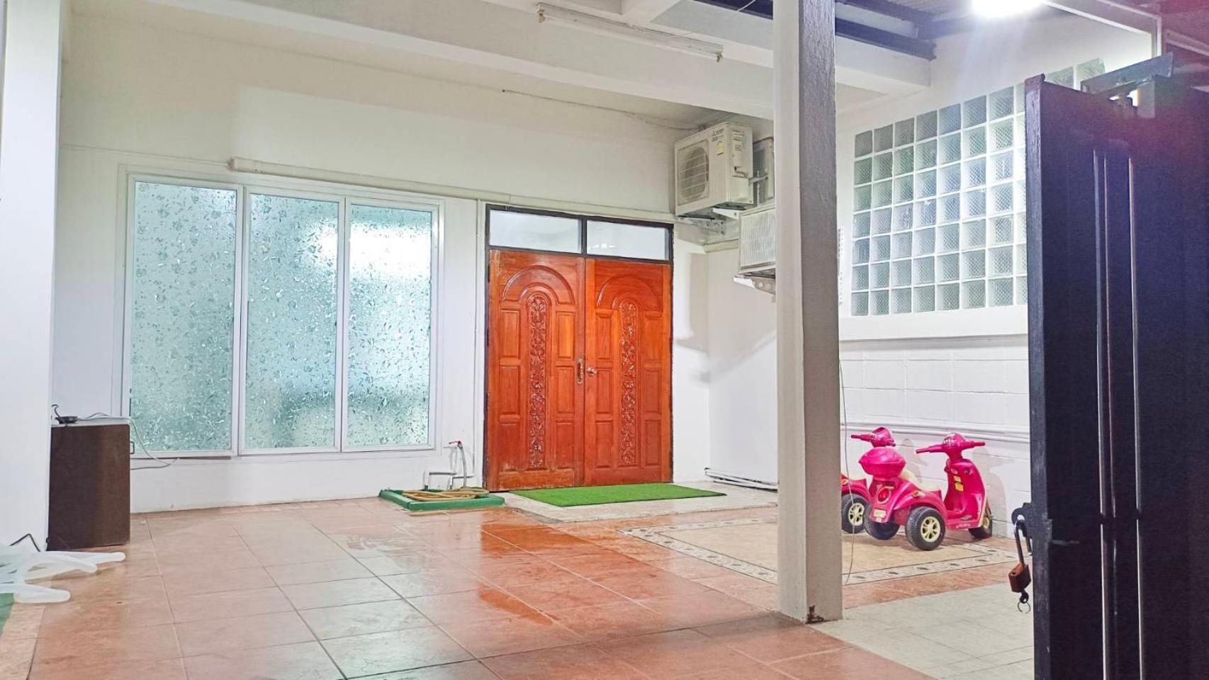 Entire House For 16 People - Walking Distance From Bts Onnut Bangkok