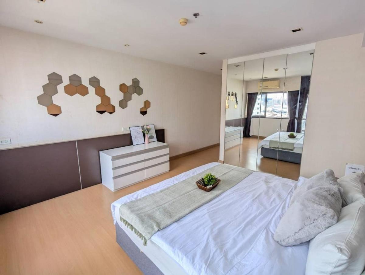High Floor Great View 2br 2ba 3 Mins To Nana Bts Bangkok