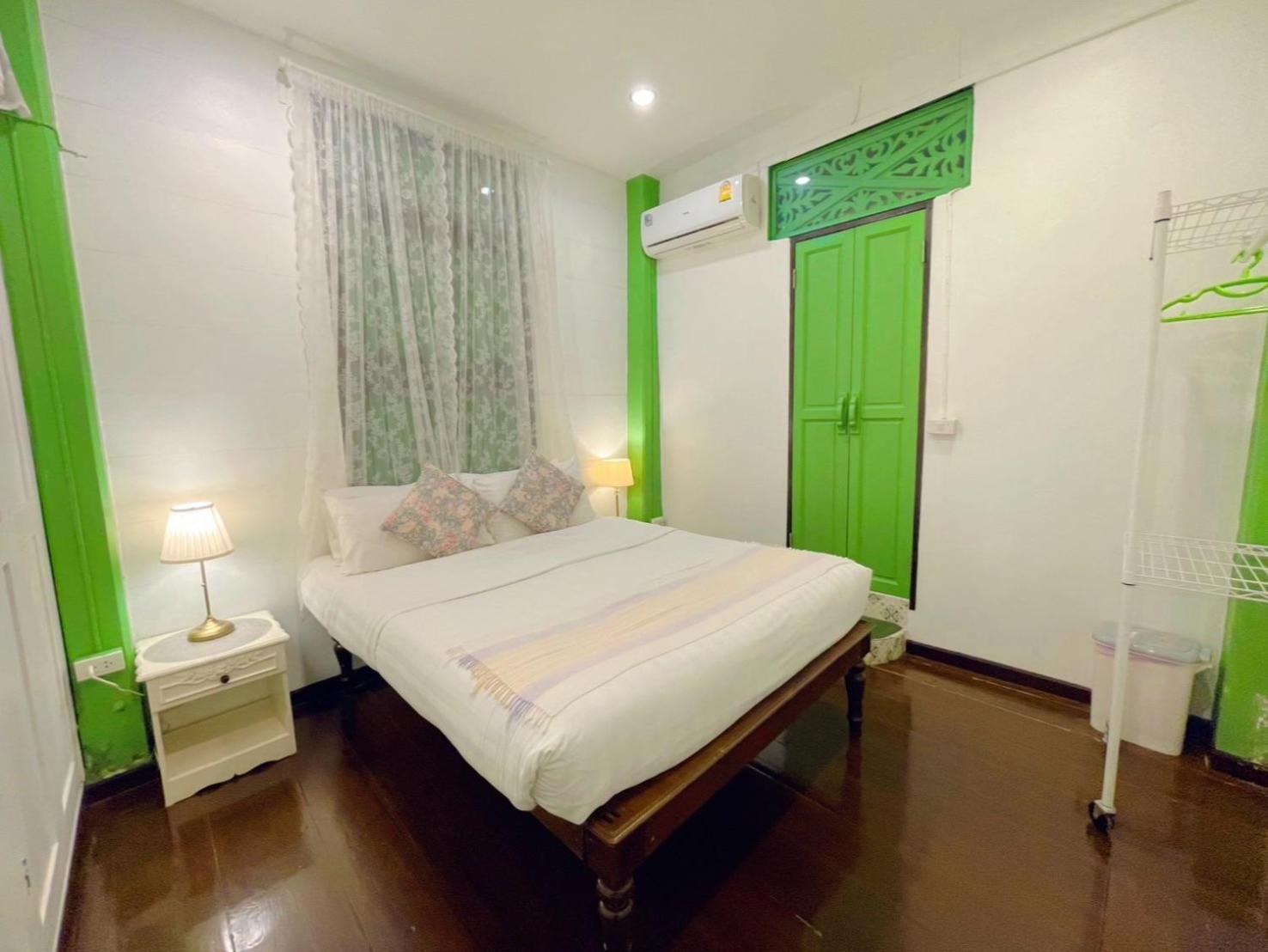Teak House 2*